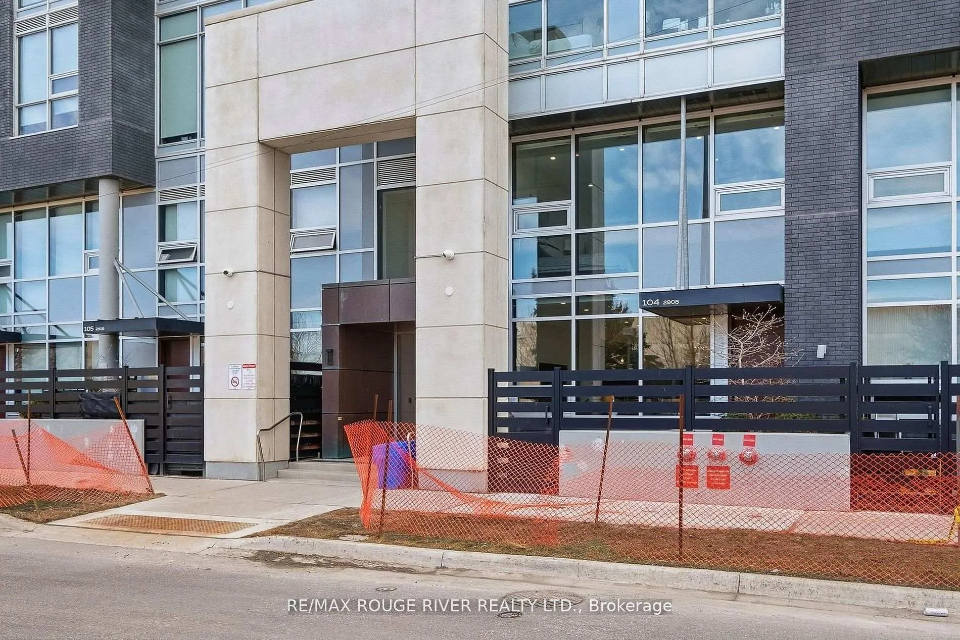 Photo 3 of Unit Th 104, 2908 Highway 7, Vaughan, Concord — HOMEH