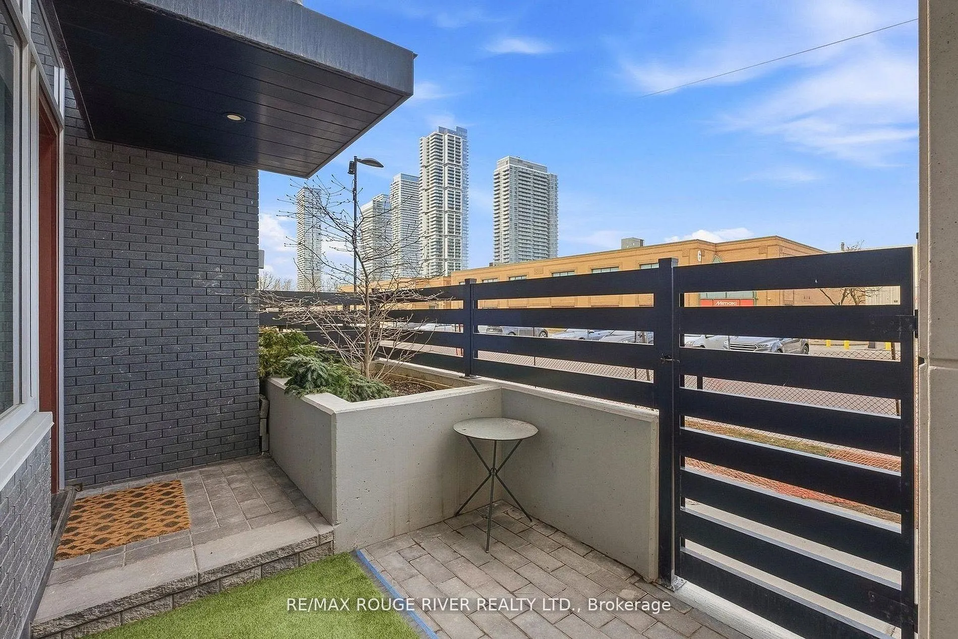 Photo 4 of Unit Th 104, 2908 Highway 7, Vaughan, Concord — HOMEH