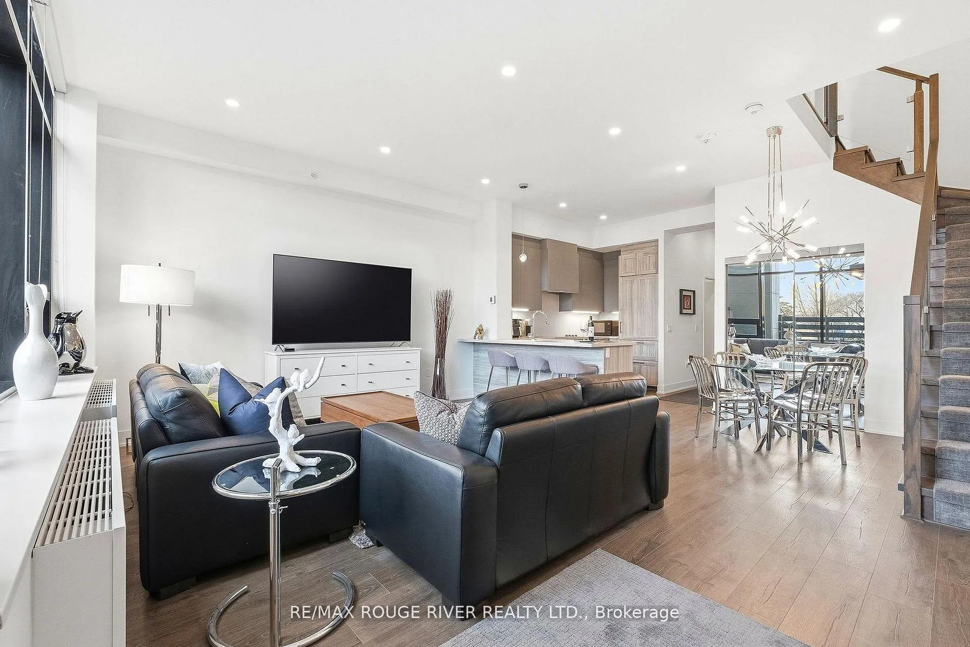 Photo 7 of Unit Th 104, 2908 Highway 7, Vaughan, Concord — HOMEH