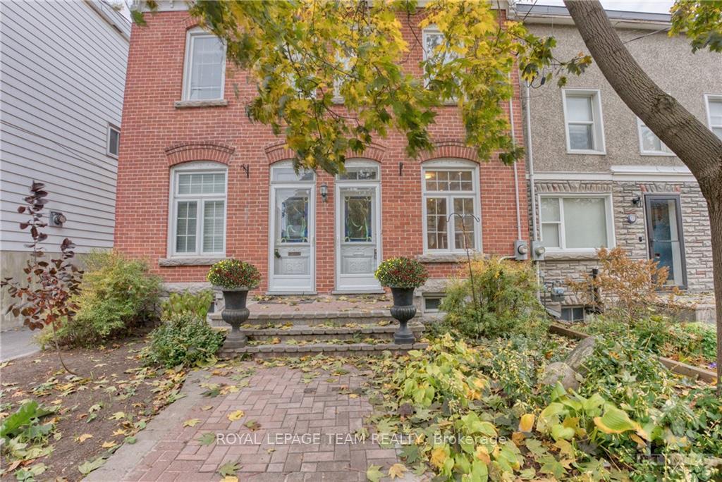 Front of 87 Guigues Avenue