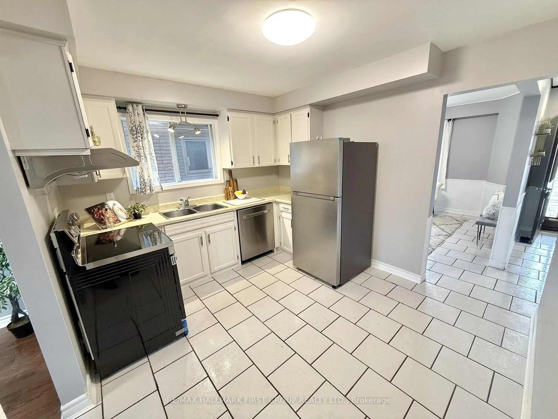 Photo 8 of 1762 Meadowview Avenue, Pickering, Amberlea — HOMEH