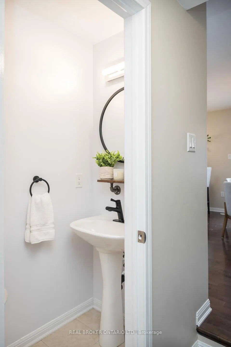 Photo 14 of 984 Nadalin Heights, Milton, Willmott — HOMEH
