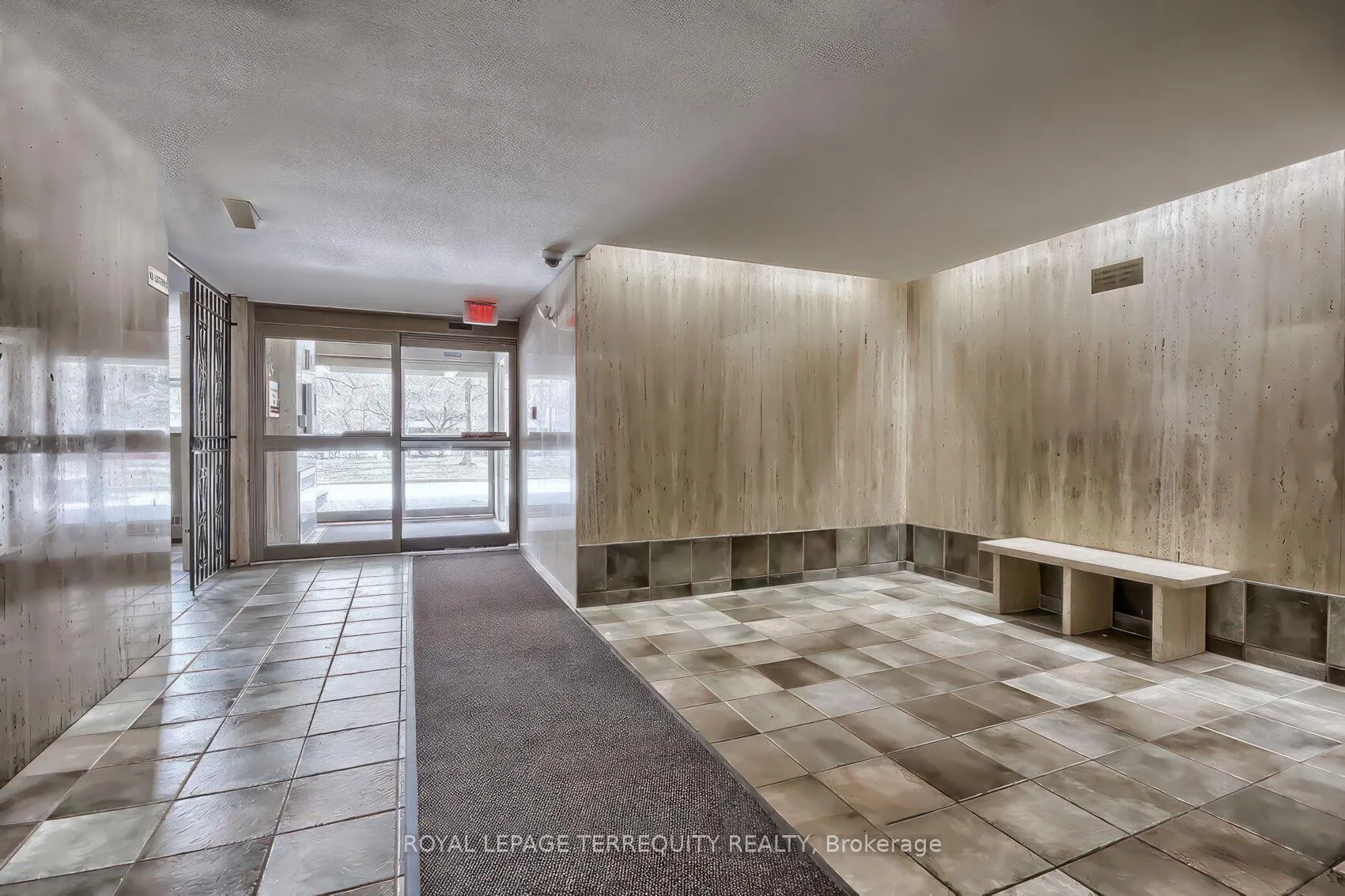 Photo 2 of Unit 802, 19 Four Winds Drive, North York, York University Heights — HOMEH