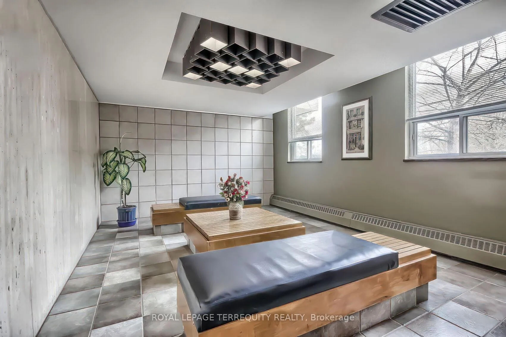 Photo 3 of Unit 802, 19 Four Winds Drive, North York, York University Heights — HOMEH
