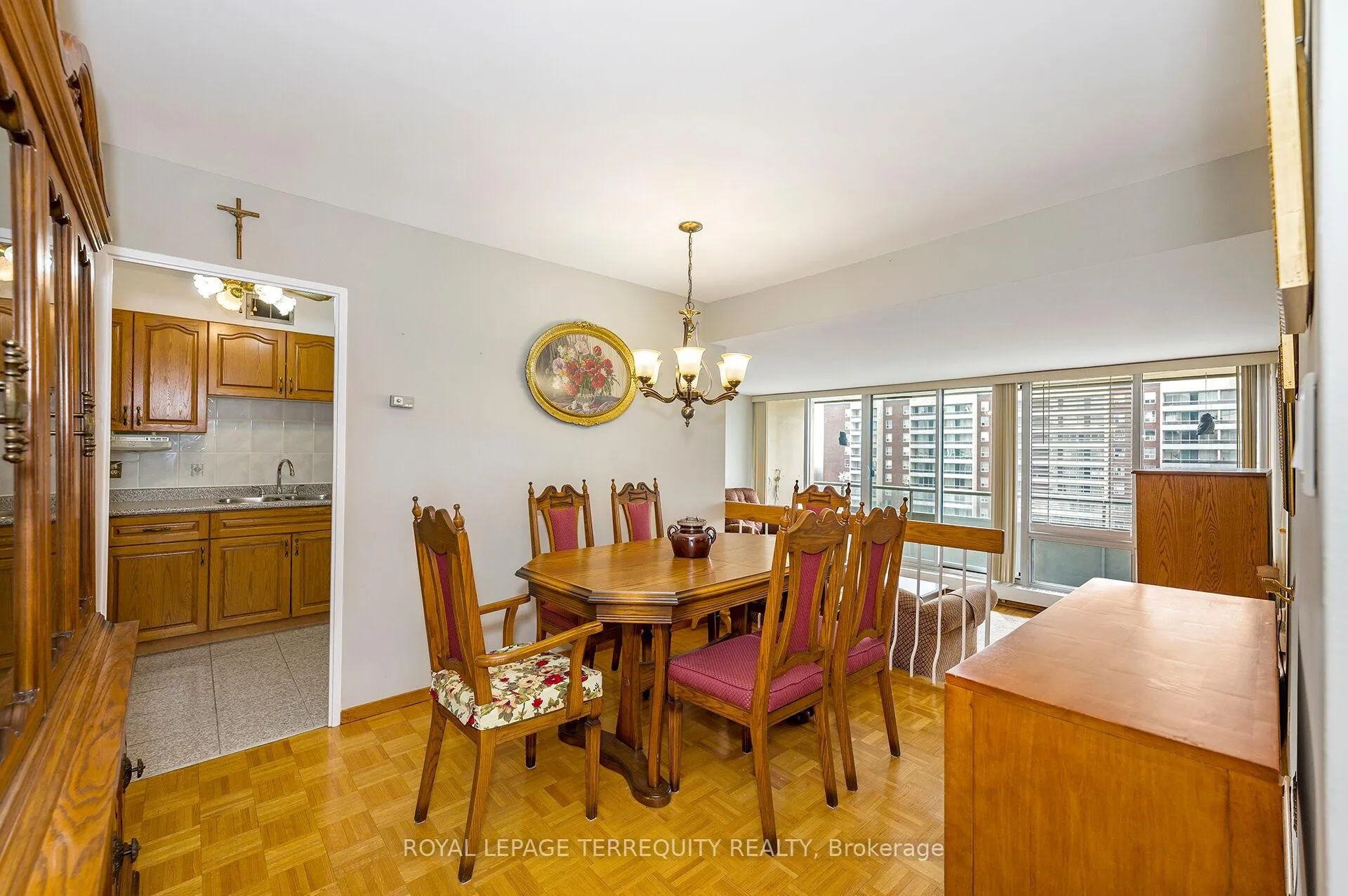 Photo 5 of Unit 802, 19 Four Winds Drive, North York, York University Heights — HOMEH