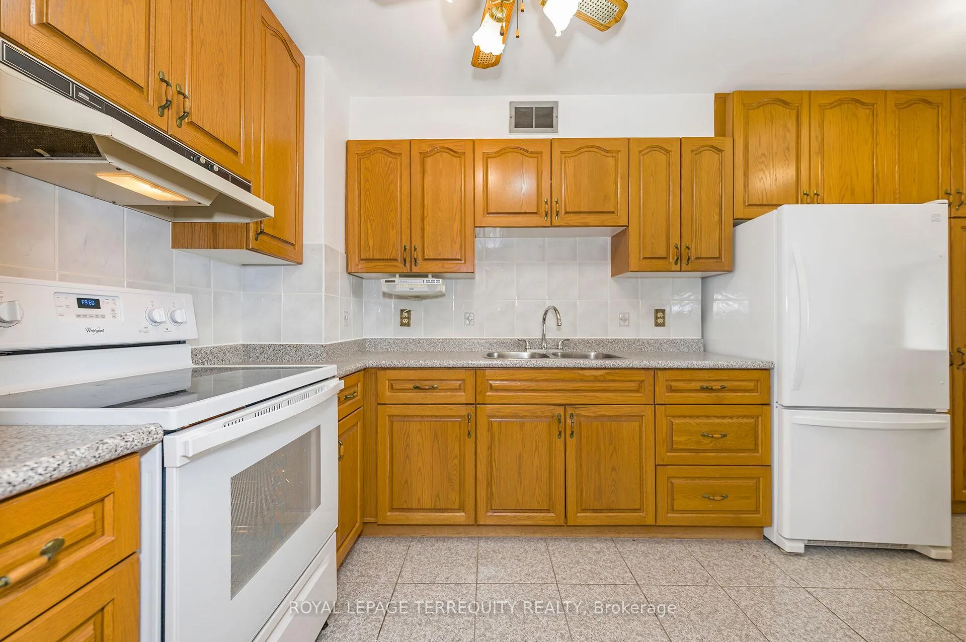 Photo 7 of Unit 802, 19 Four Winds Drive, North York, York University Heights — HOMEH
