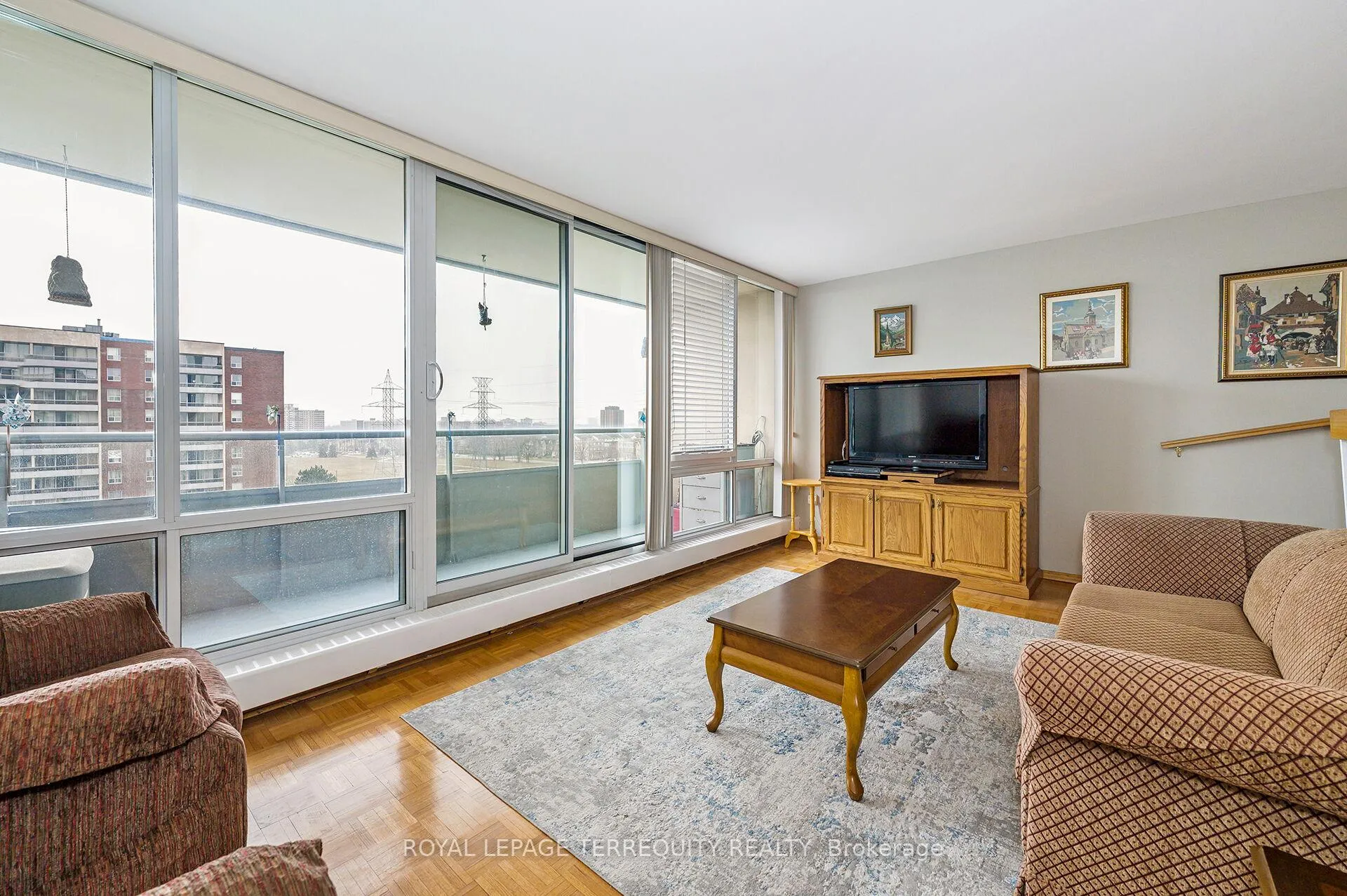 Photo 11 of Unit 802, 19 Four Winds Drive, North York, York University Heights — HOMEH