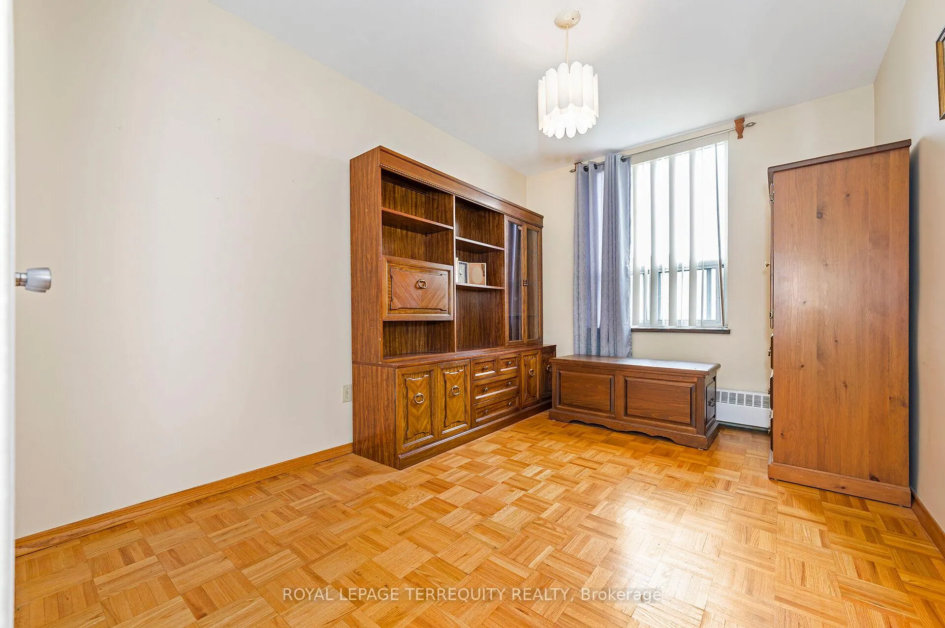 Photo 17 of Unit 802, 19 Four Winds Drive, North York, York University Heights — HOMEH