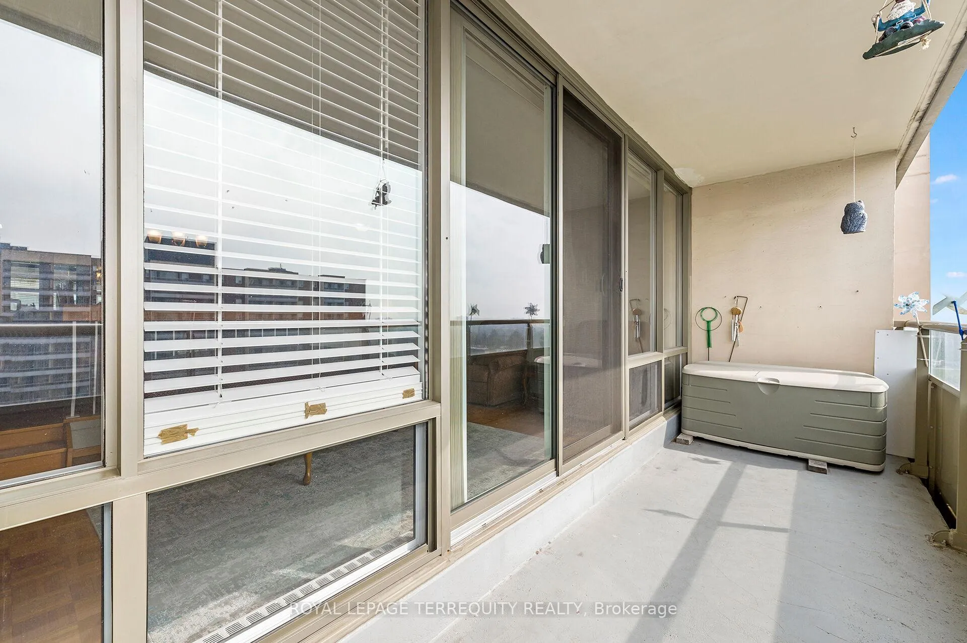 Photo 22 of Unit 802, 19 Four Winds Drive, North York, York University Heights — HOMEH