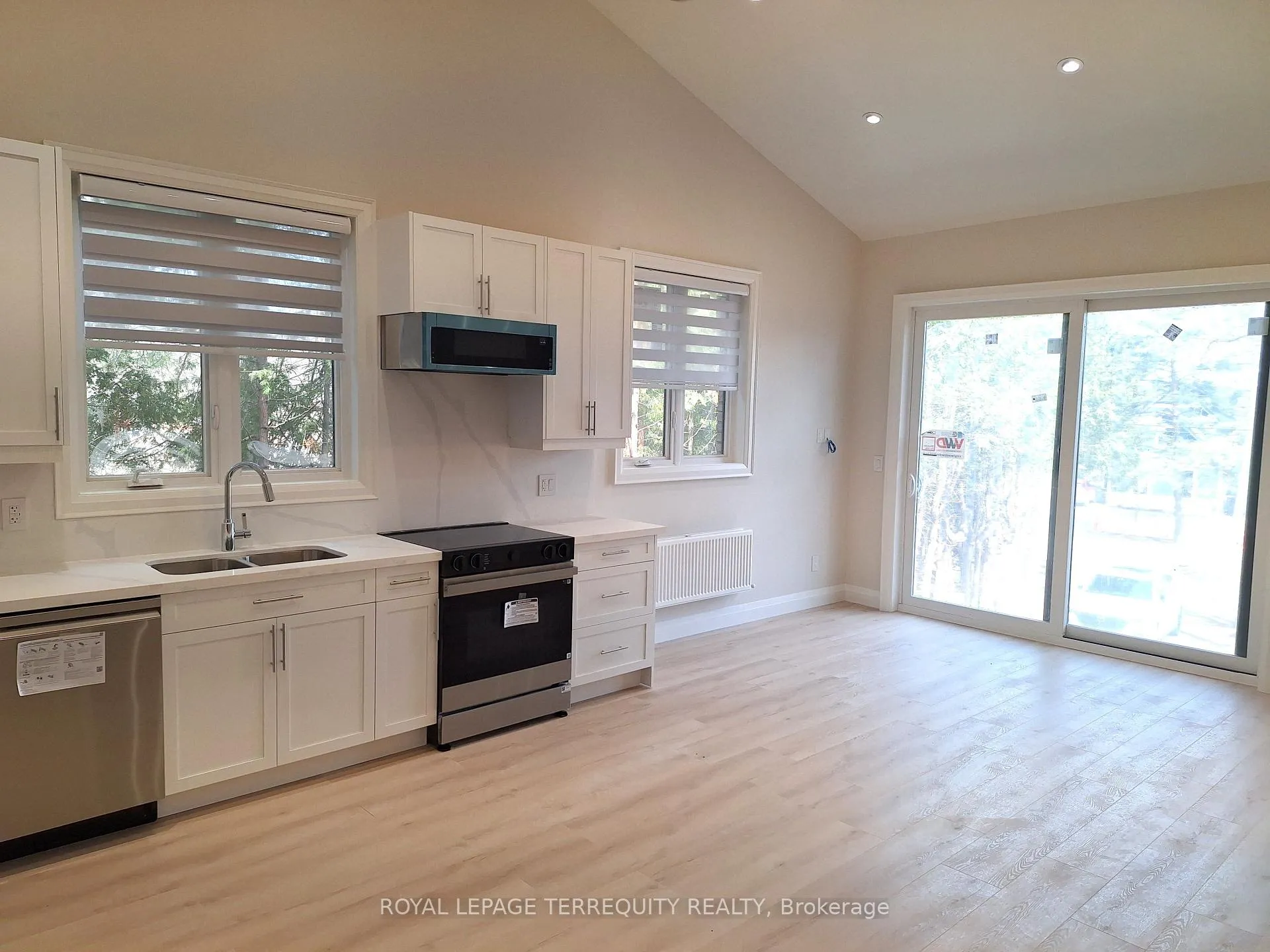 Photo 1 of Unit 2, 165 Bay Street E, Blue Mountains — HOMEH