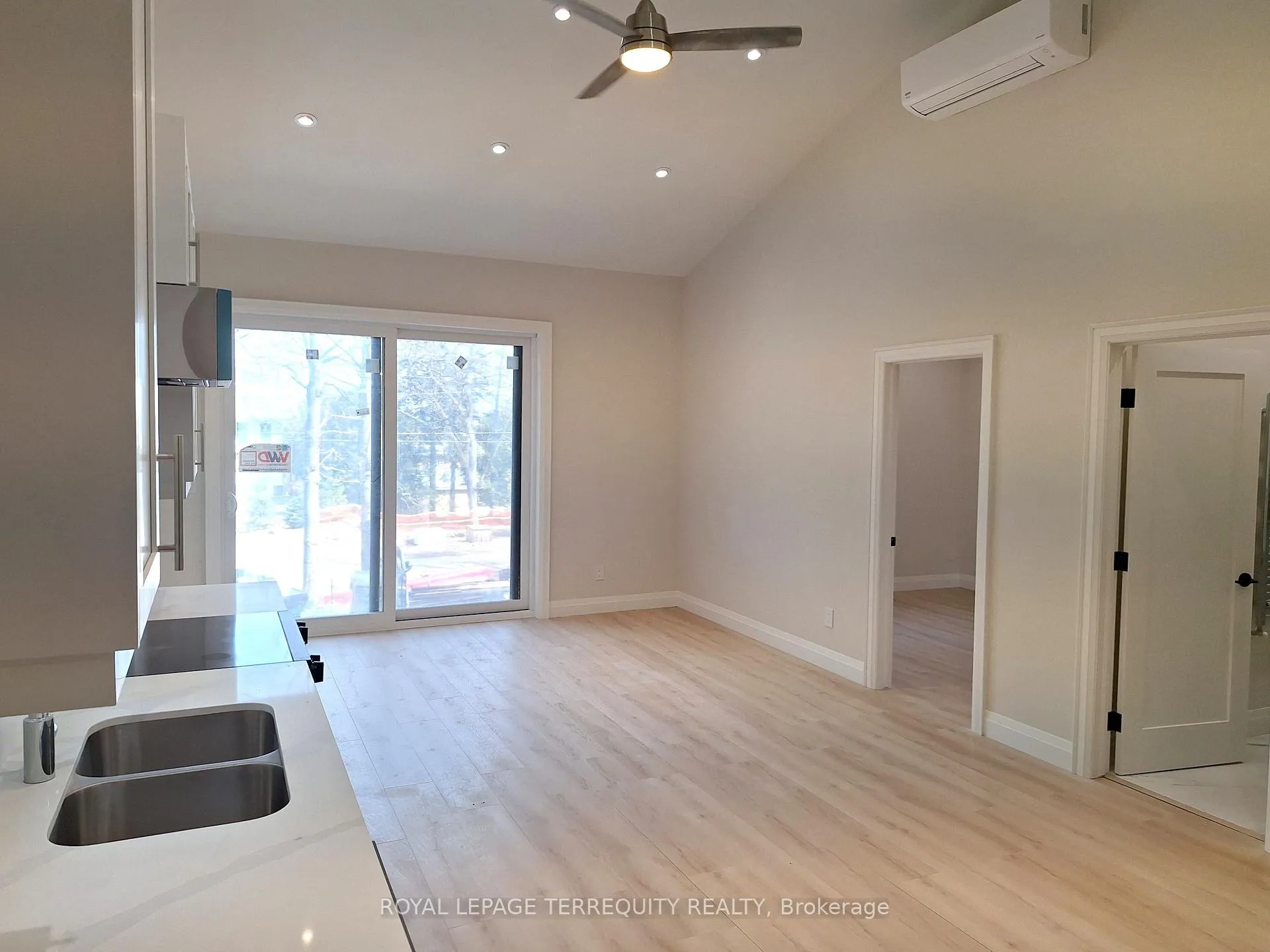 Photo 2 of Unit 2, 165 Bay Street E, Blue Mountains — HOMEH