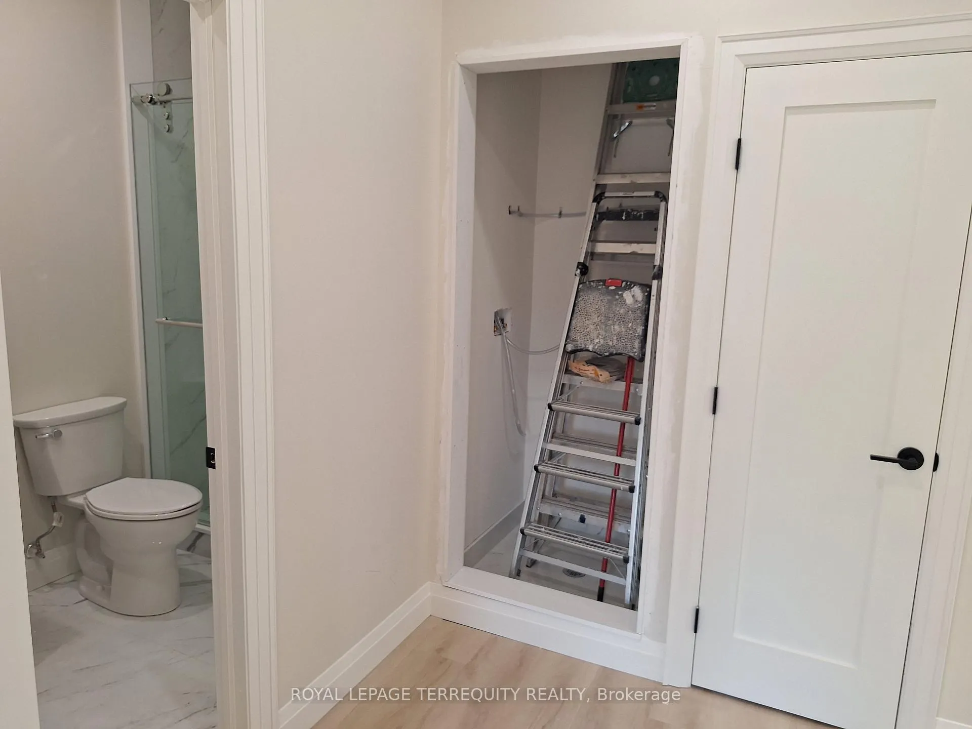 Photo 5 of Unit 3, 165 Bay Street E, Blue Mountains — HOMEH