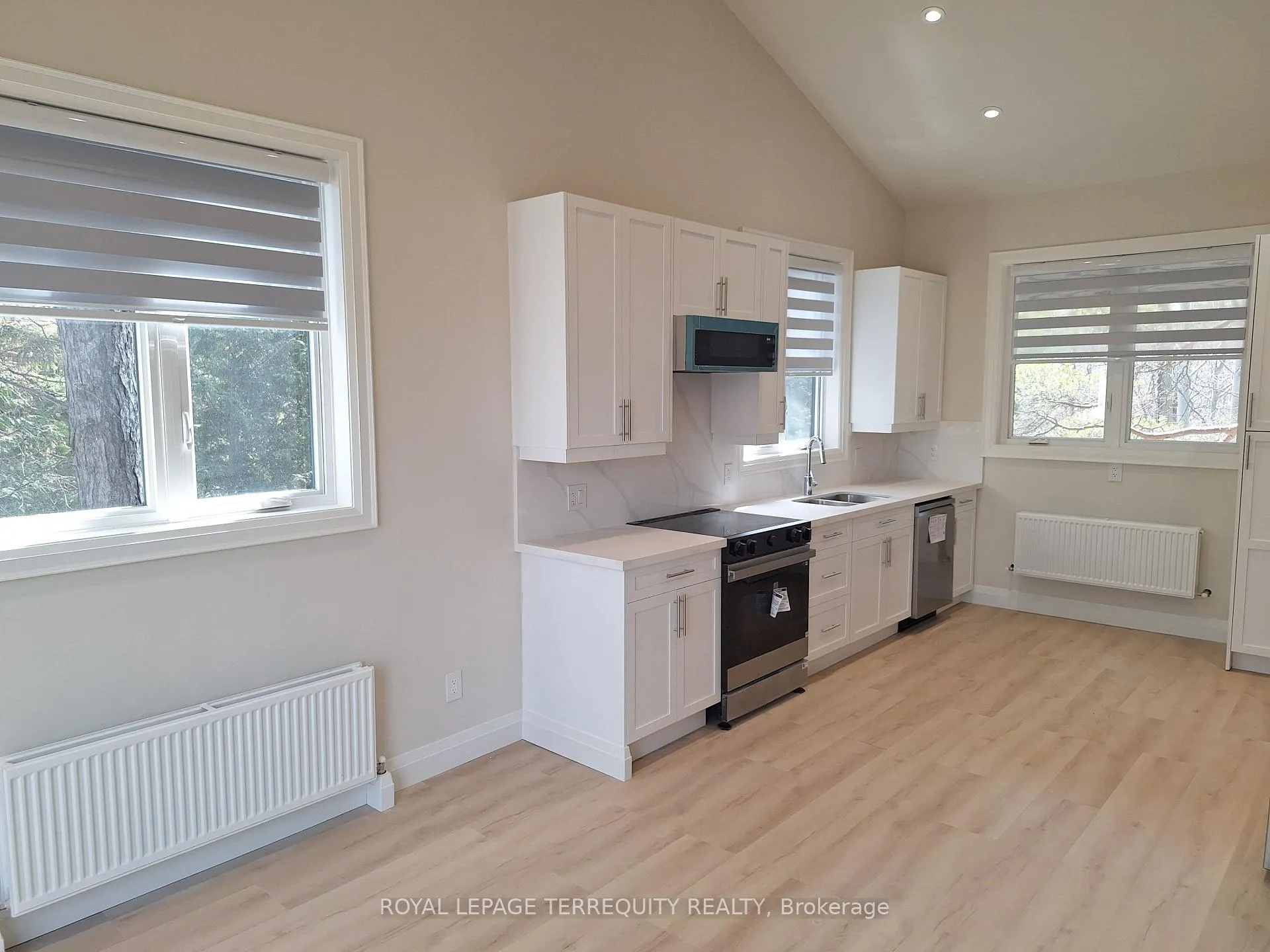 Photo 10 of Unit 3, 165 Bay Street E, Blue Mountains — HOMEH