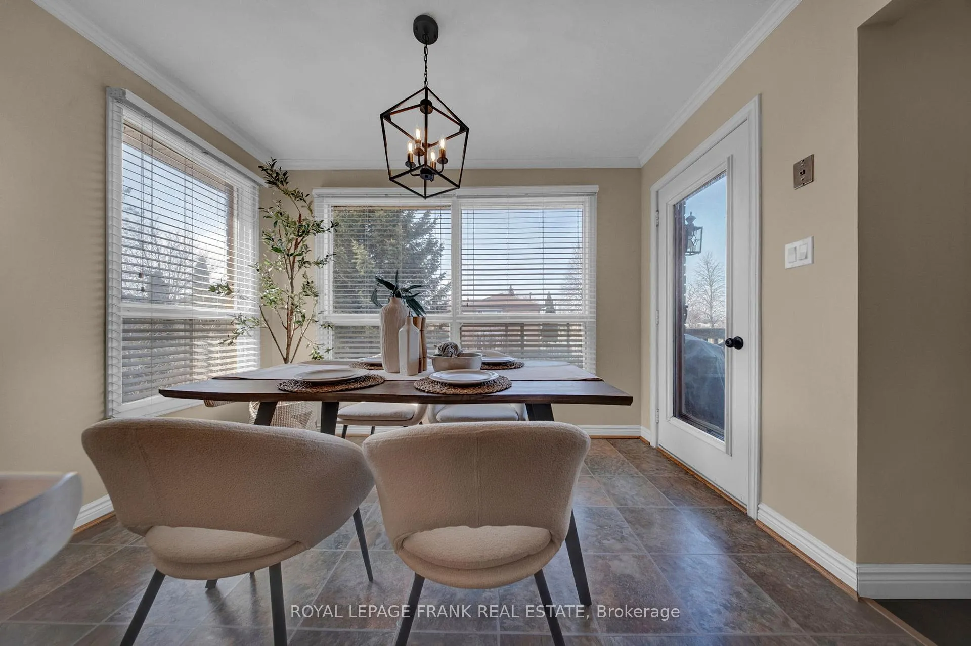 Photo 8 of 86 Devondale Street, Clarington, Courtice — HOMEH