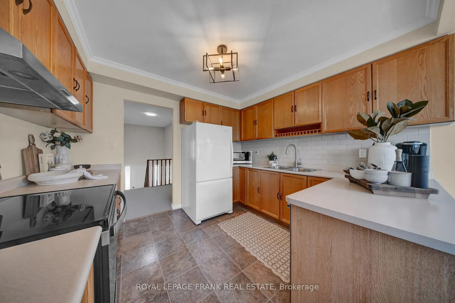 Photo 10 of 86 Devondale Street, Clarington, Courtice — HOMEH