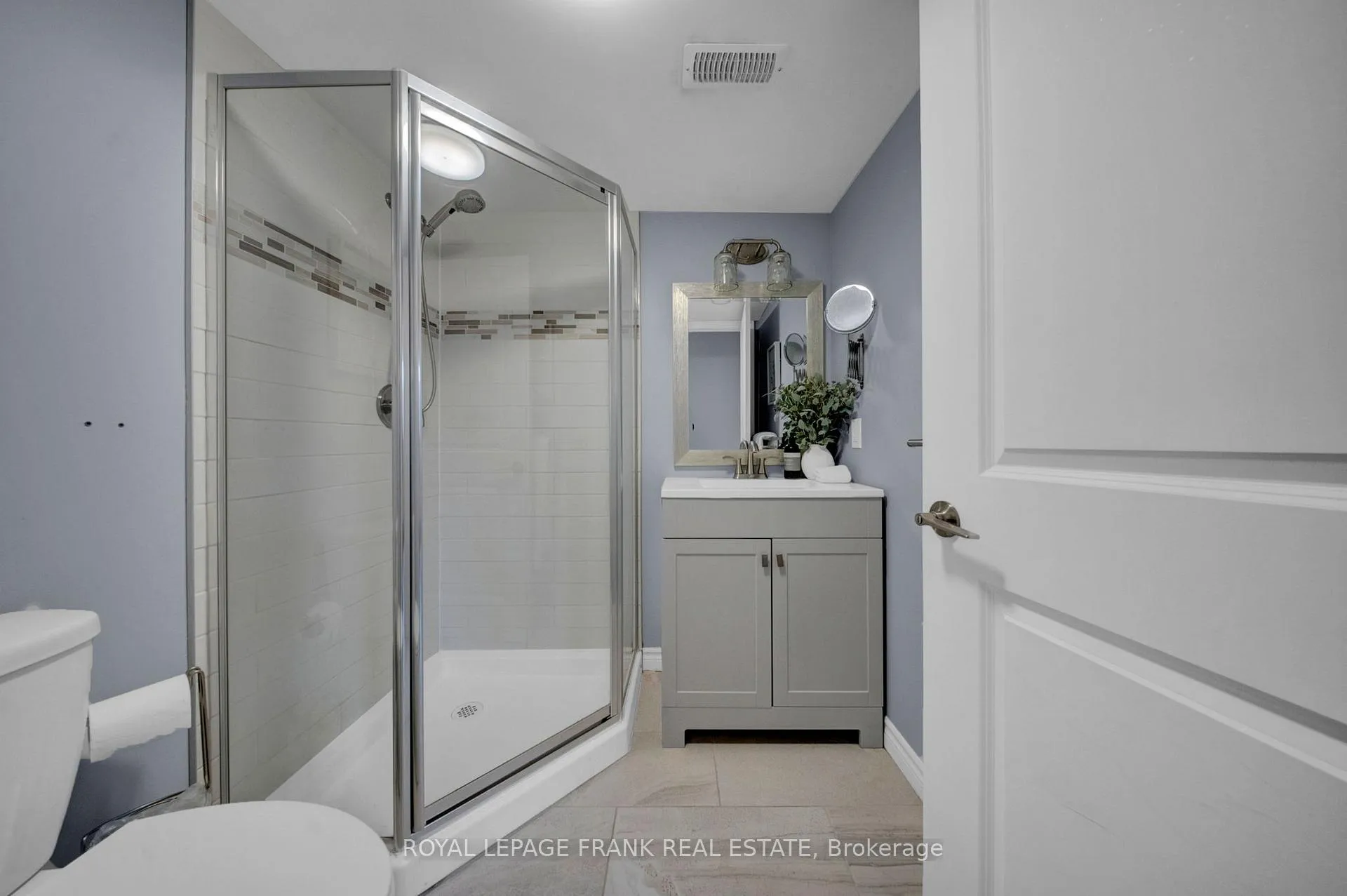 Photo 23 of 86 Devondale Street, Clarington, Courtice — HOMEH