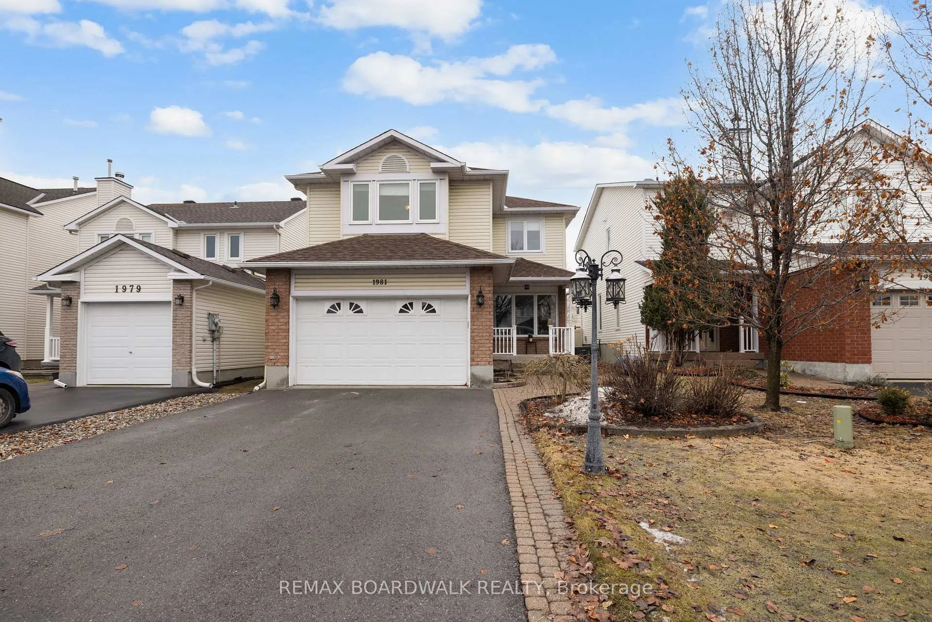 Front of 1981 Orchardview Avenue