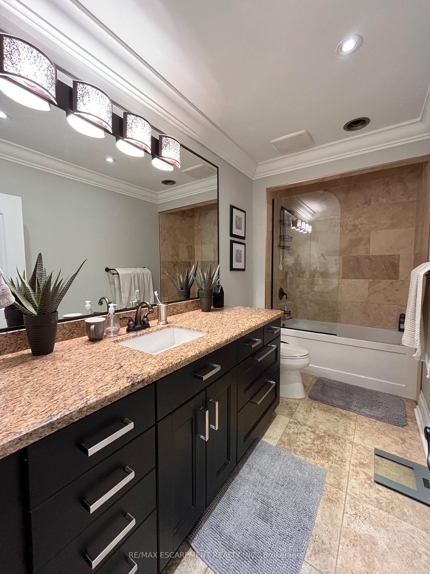 Photo 12 of Unit 2, 281 Park Street S, Hamilton, Durand — HOMEH