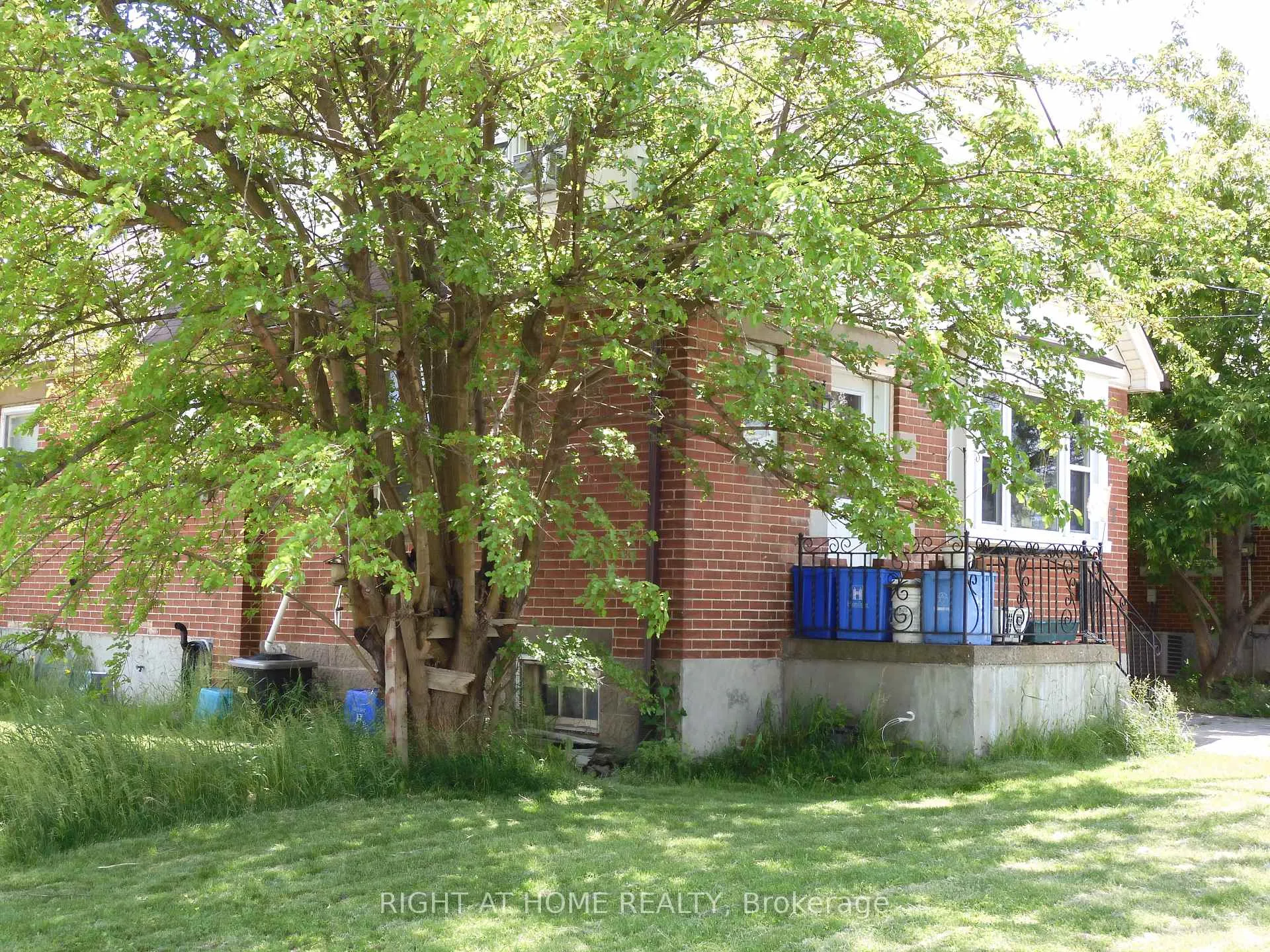 Photo 2 of 787 Upper Gage Avenue, Hamilton, Hampton Heights — HOMEH