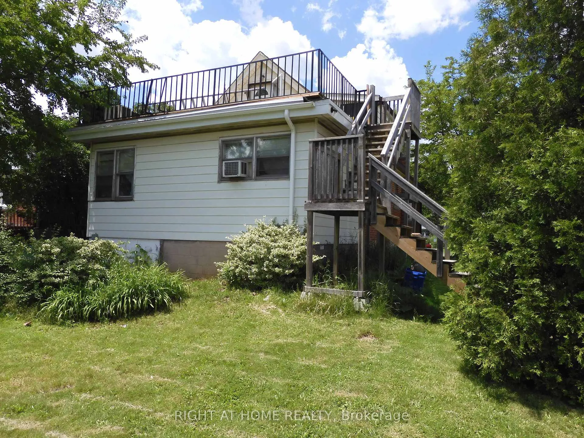 Photo 3 of 787 Upper Gage Avenue, Hamilton, Hampton Heights — HOMEH