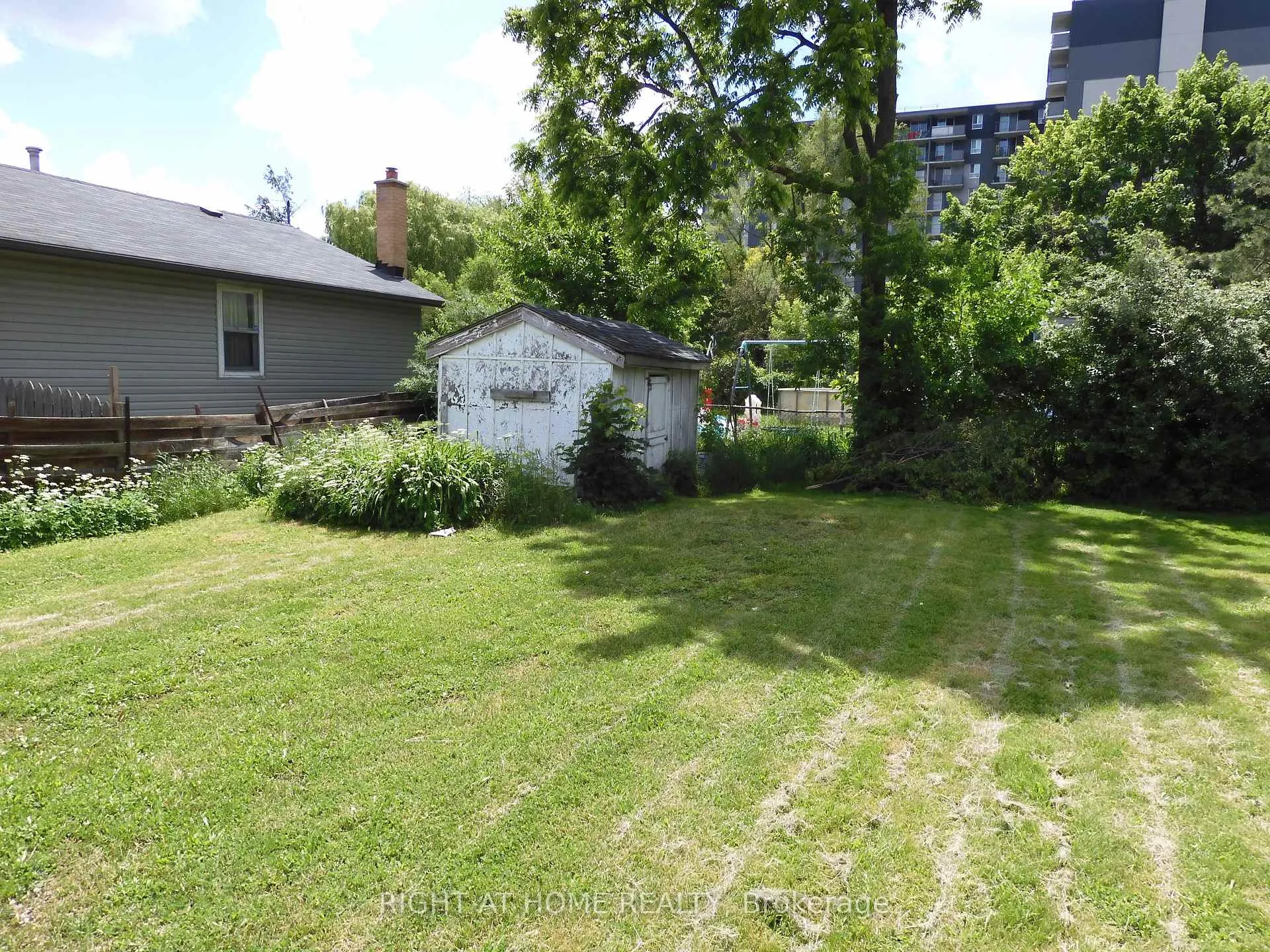 Photo 4 of 787 Upper Gage Avenue, Hamilton, Hampton Heights — HOMEH