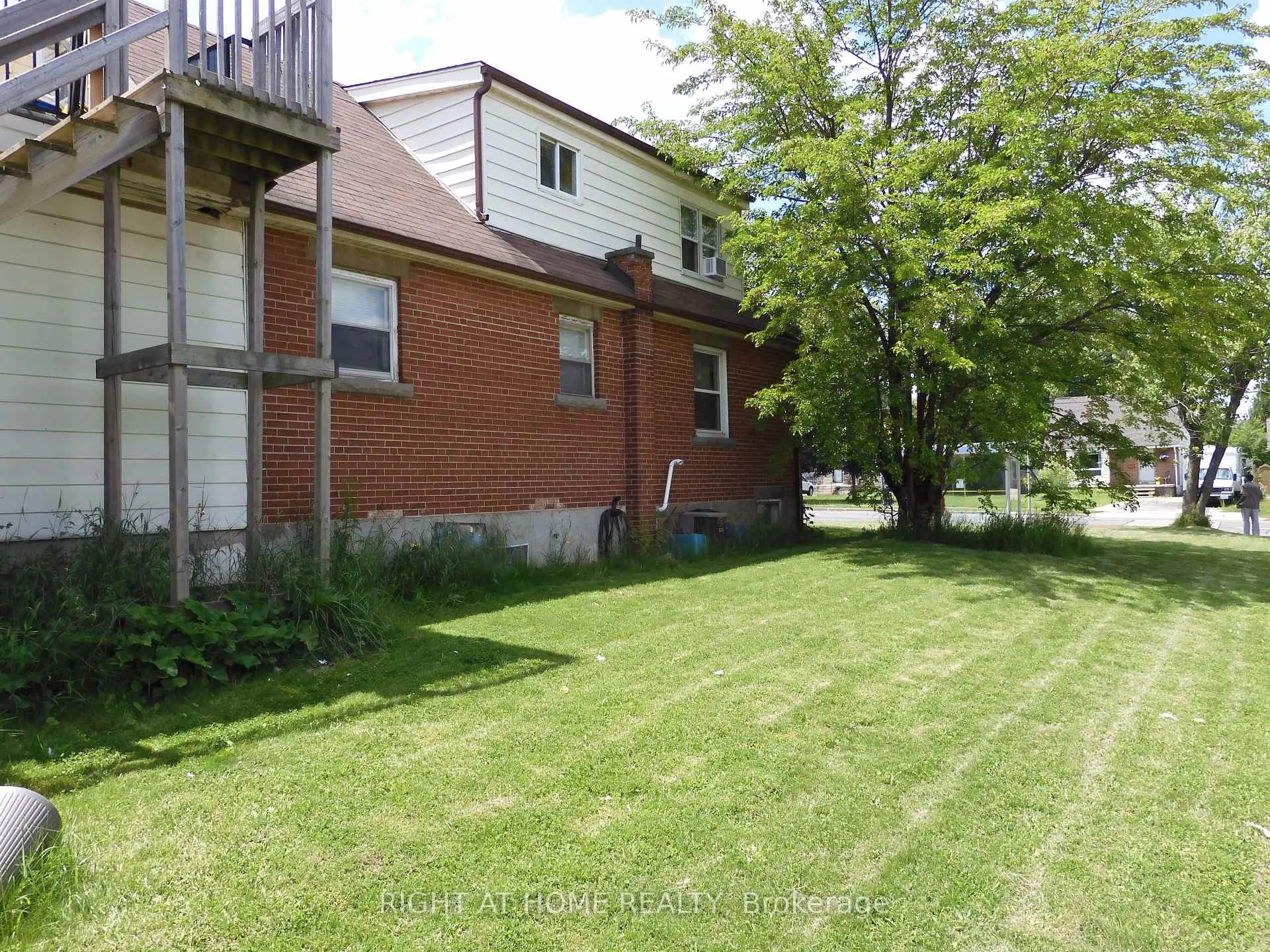 Photo 5 of 787 Upper Gage Avenue, Hamilton, Hampton Heights — HOMEH