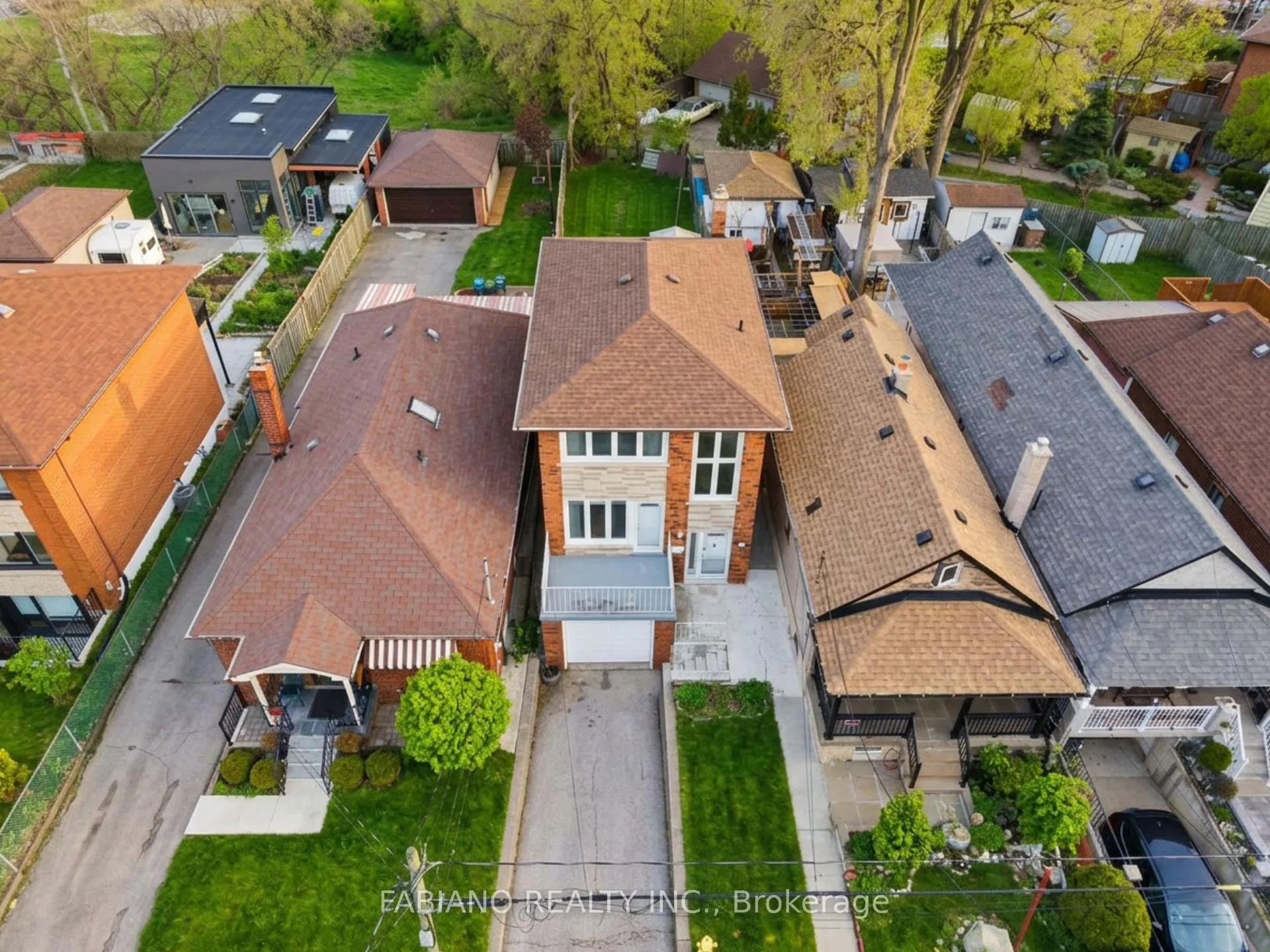 Photo 4 of 80 Cayuga Avenue, Toronto, Rockcliffe-Smythe — HOMEH