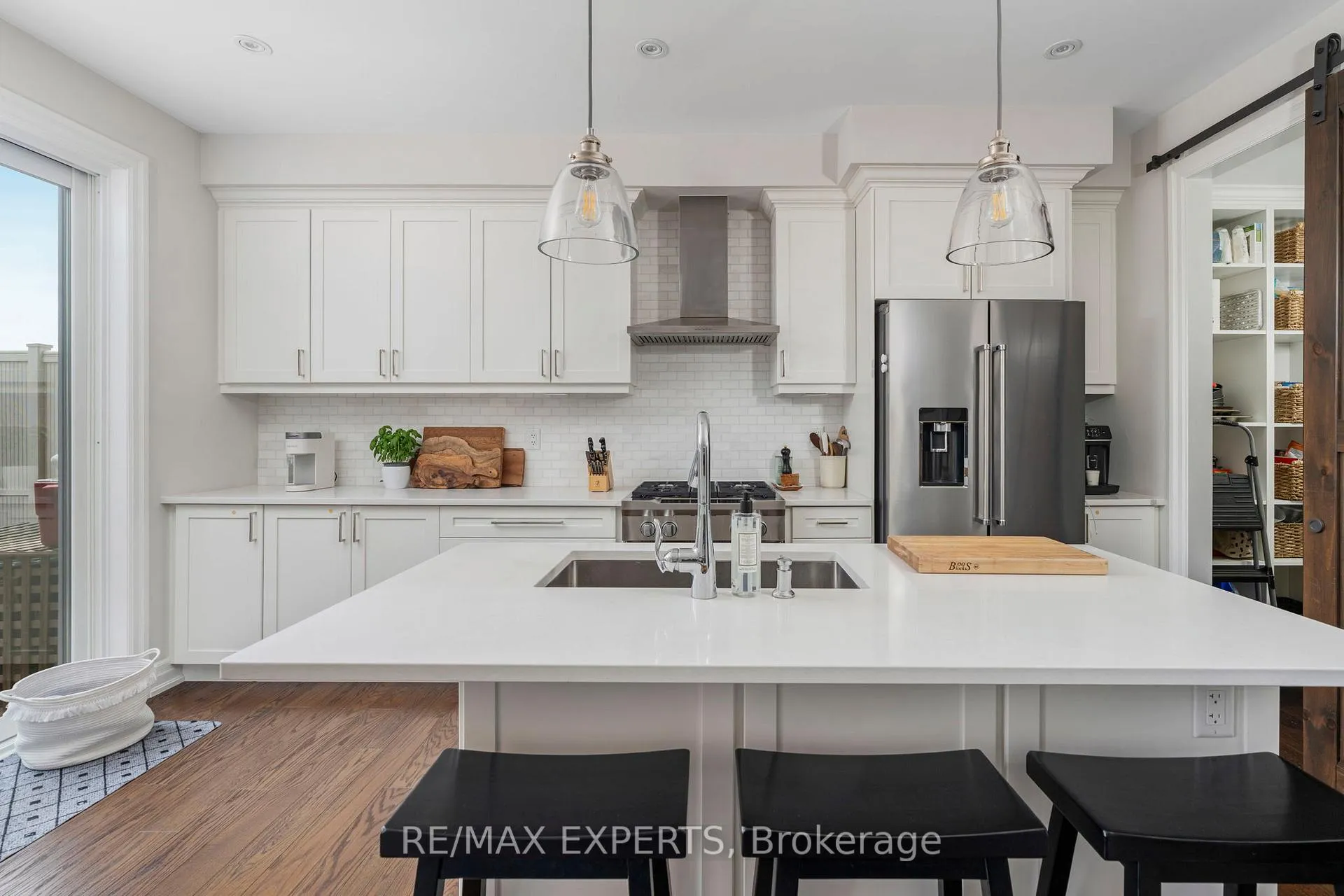 Photo 11 of 293 Kleinburg Summit Way, Vaughan, Kleinburg — HOMEH