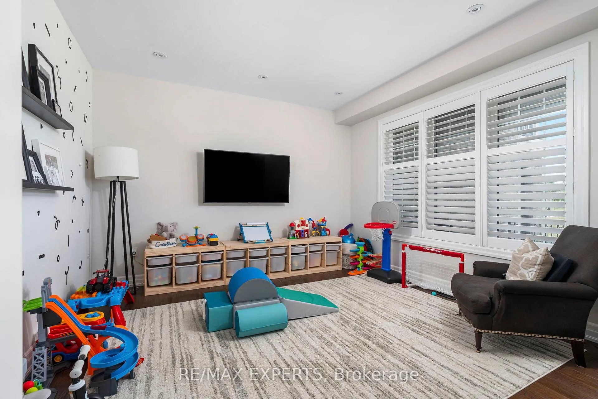 Photo 33 of 293 Kleinburg Summit Way, Vaughan, Kleinburg — HOMEH