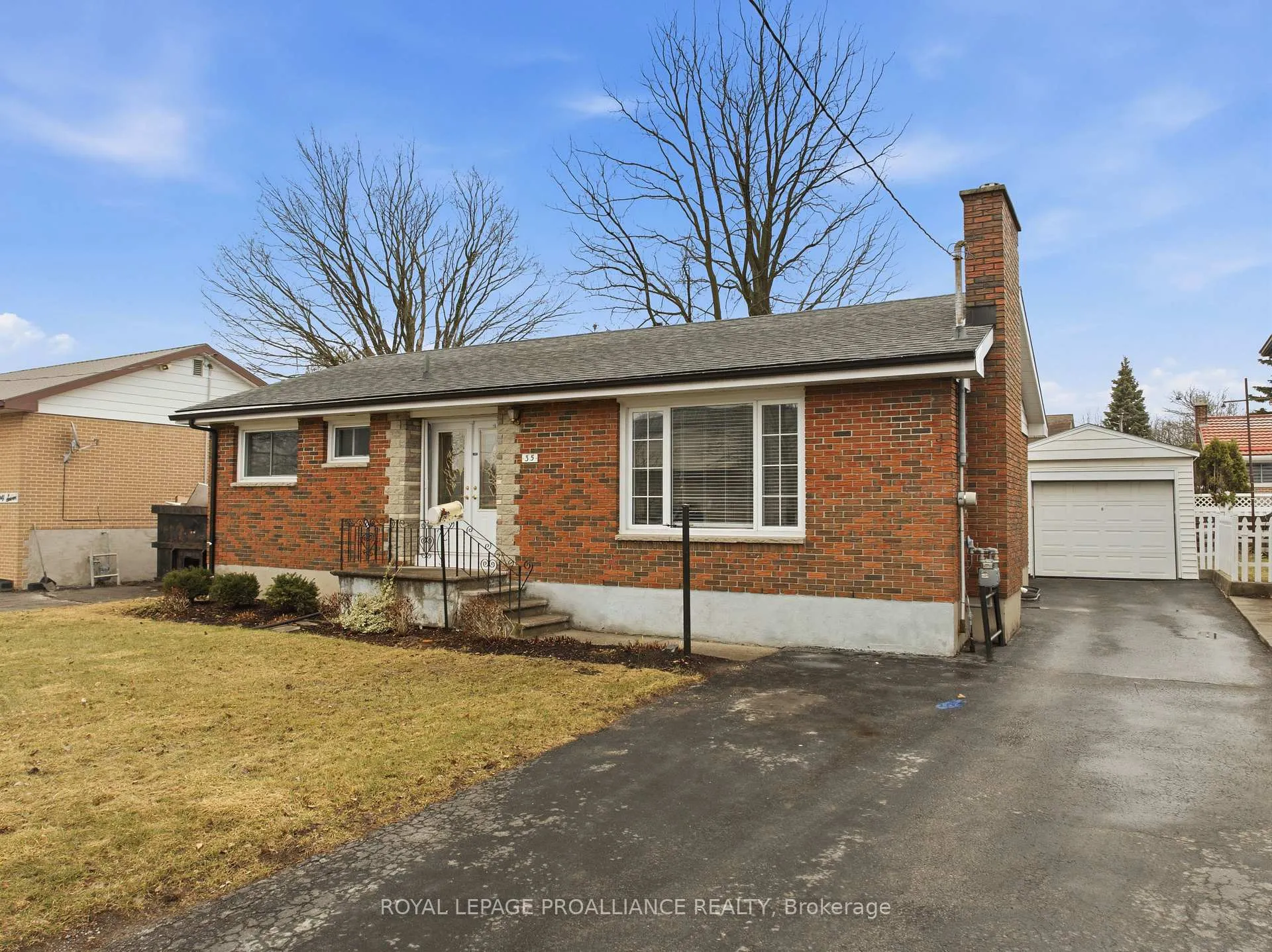Photo 1 of 35 King George Square, Belleville, Belleville Ward — HOMEH