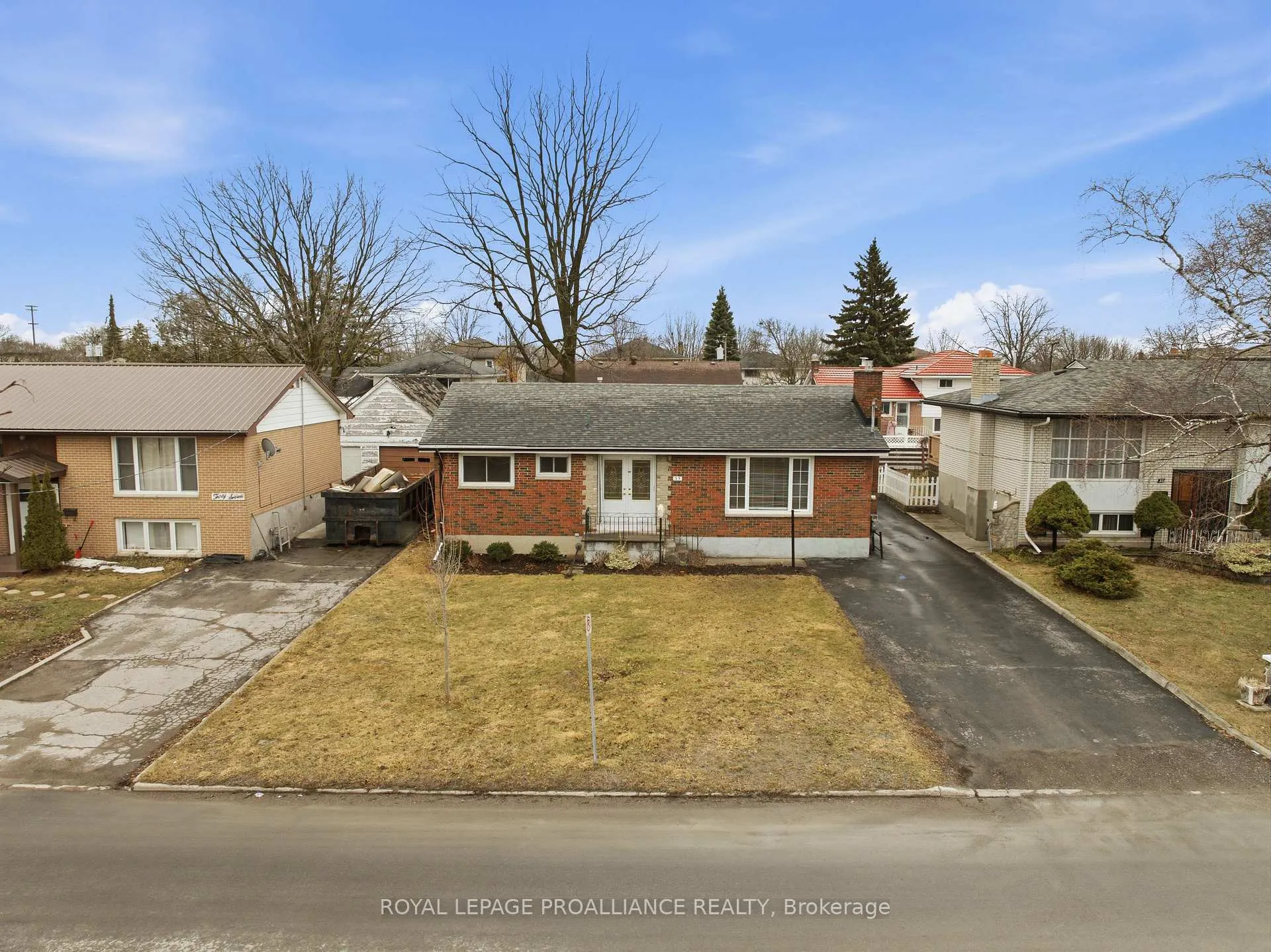 Photo 2 of 35 King George Square, Belleville, Belleville Ward — HOMEH