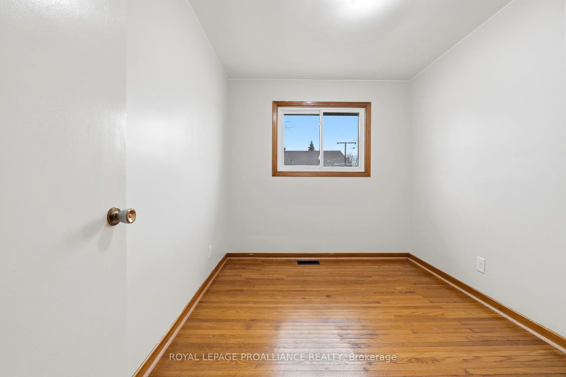 Photo 14 of 35 King George Square, Belleville, Belleville Ward — HOMEH
