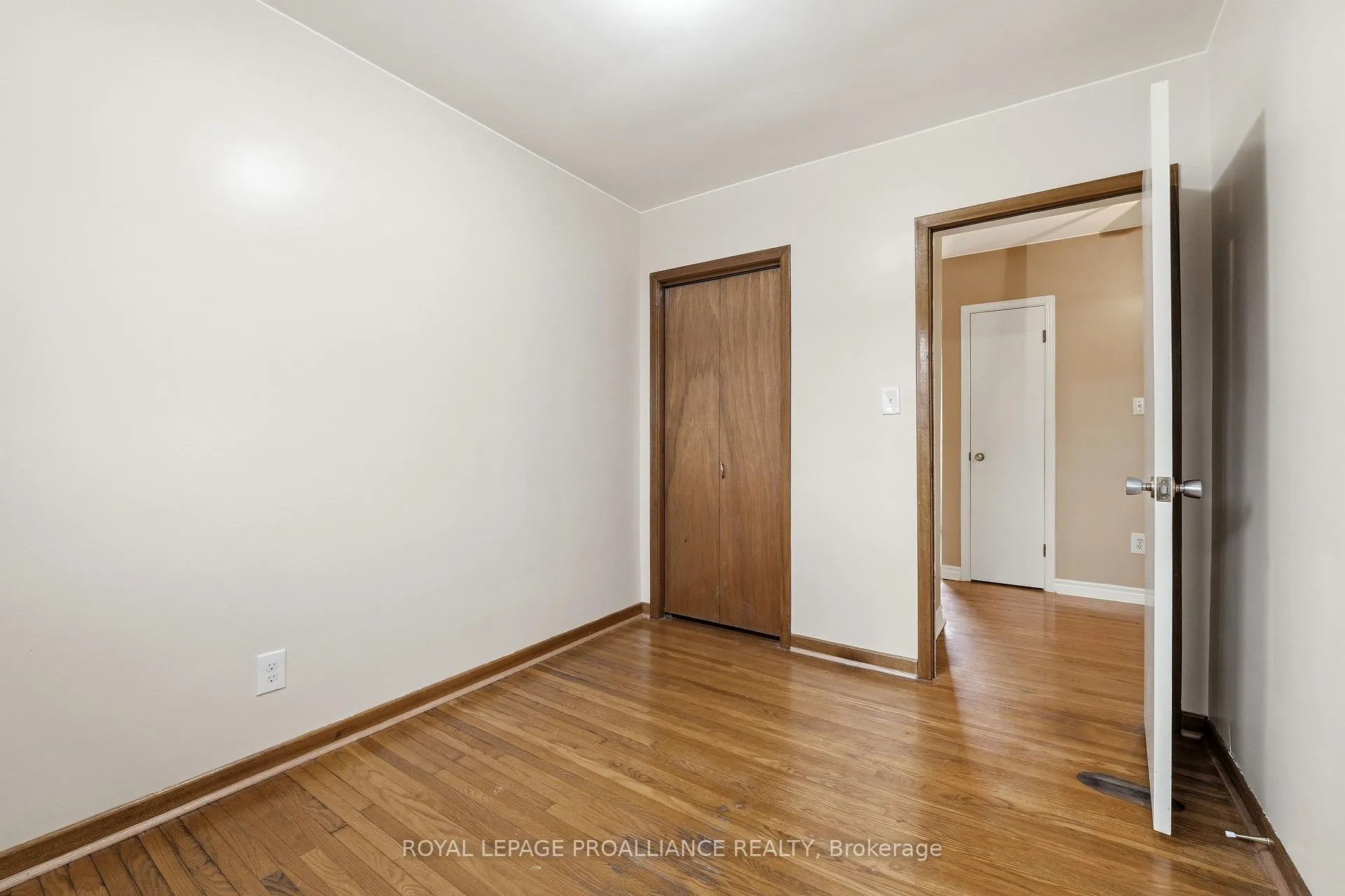 Photo 15 of 35 King George Square, Belleville, Belleville Ward — HOMEH