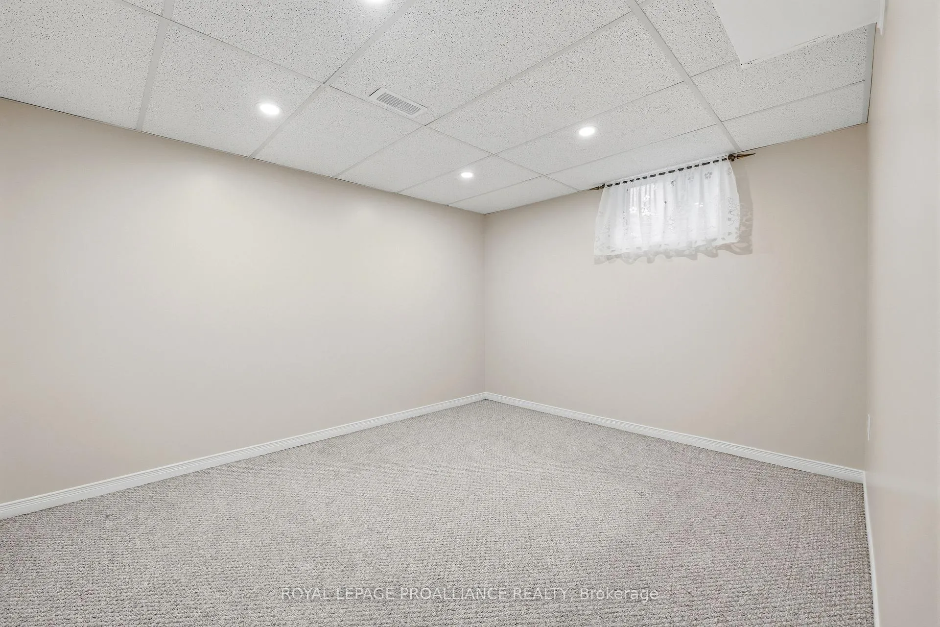 Photo 21 of 35 King George Square, Belleville, Belleville Ward — HOMEH