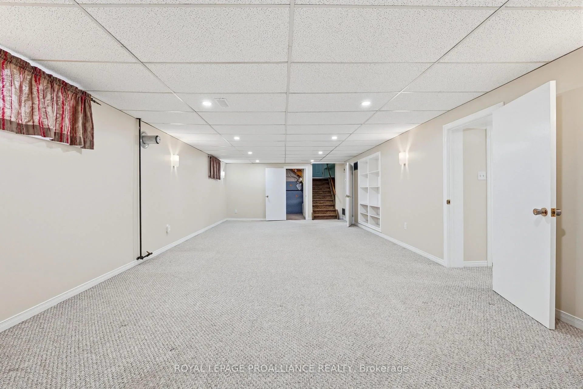 Photo 22 of 35 King George Square, Belleville, Belleville Ward — HOMEH