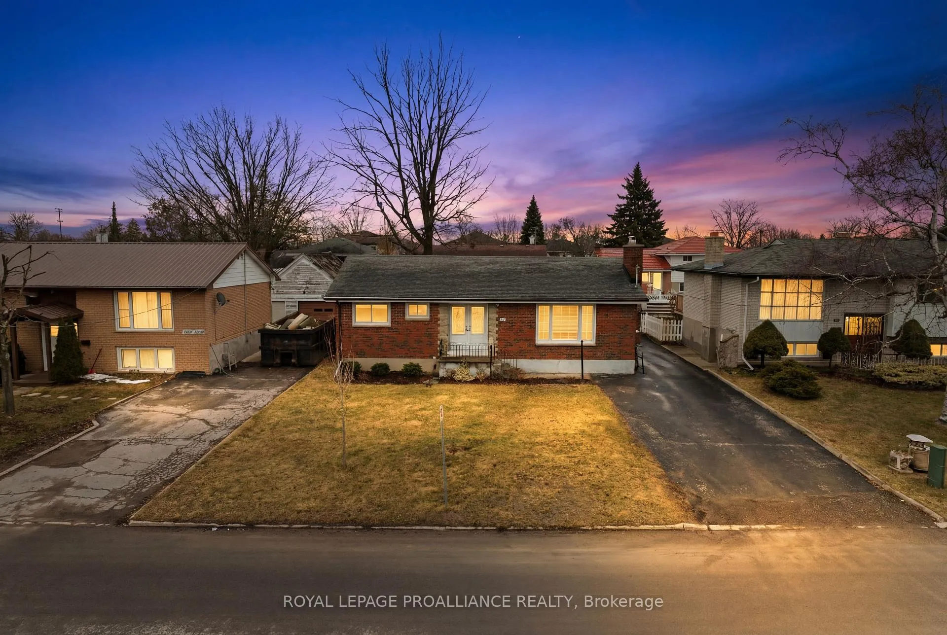 Photo 27 of 35 King George Square, Belleville, Belleville Ward — HOMEH