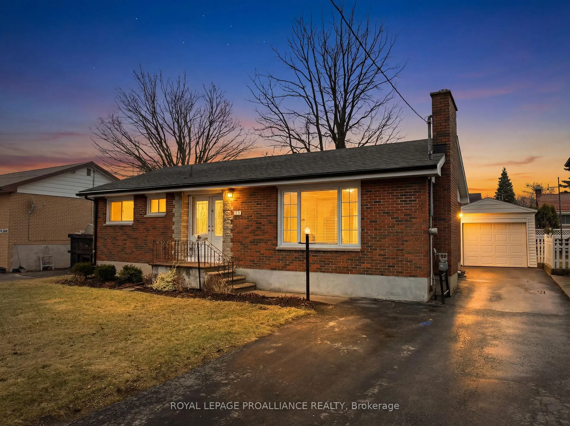 Photo 28 of 35 King George Square, Belleville, Belleville Ward — HOMEH