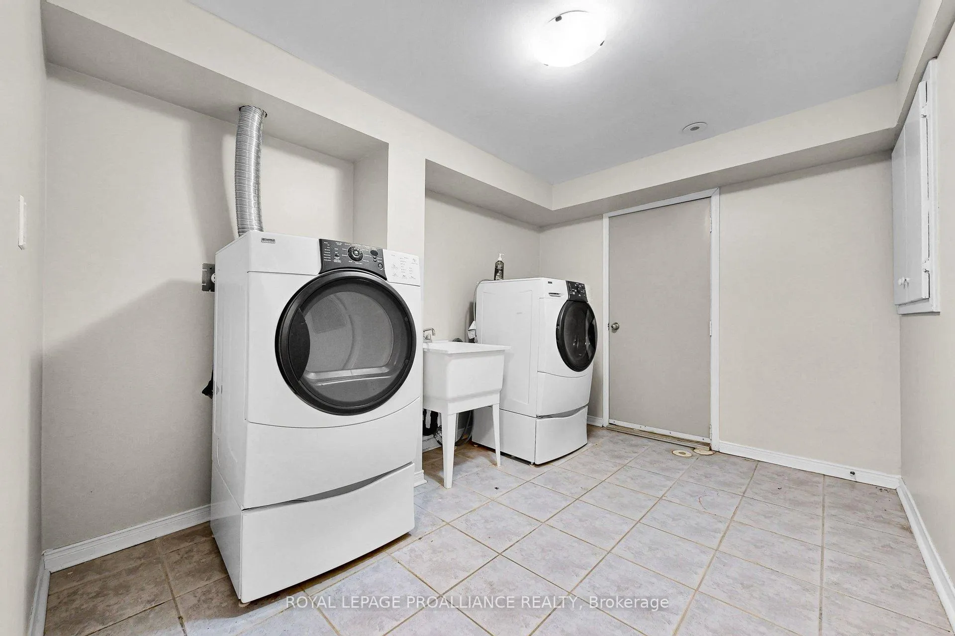 Photo 33 of 58 Coleridge Drive, Newmarket, Summerhill Estates — HOMEH