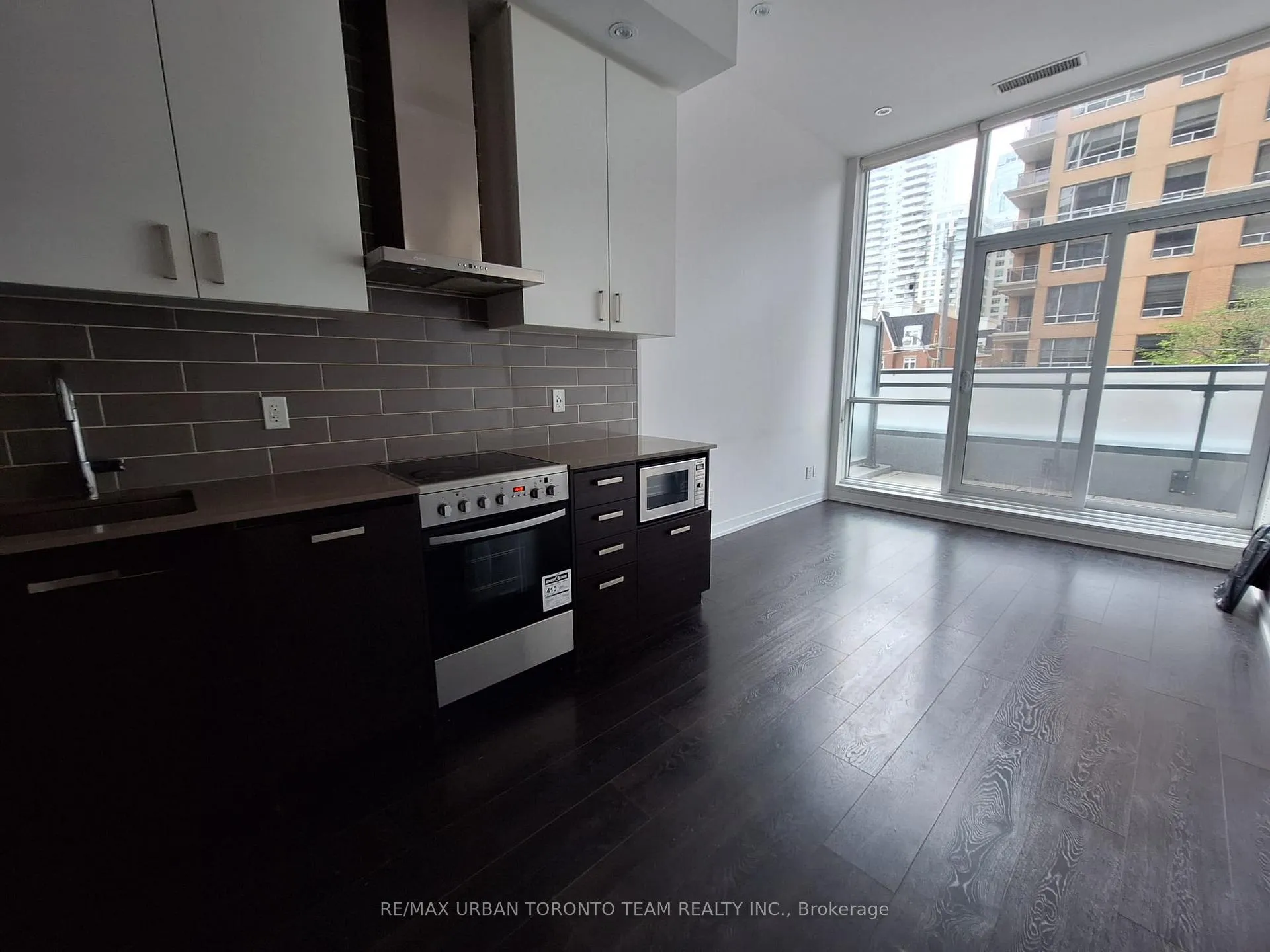 Photo 3 of Unit 202, 125 Redpath Avenue, Toronto, Mount Pleasant East — HOMEH