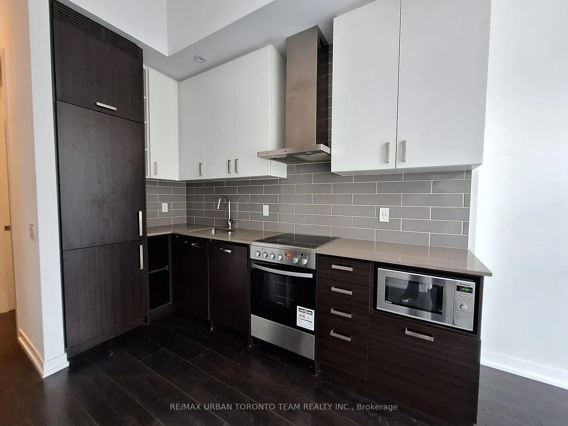 Photo 4 of Unit 202, 125 Redpath Avenue, Toronto, Mount Pleasant East — HOMEH