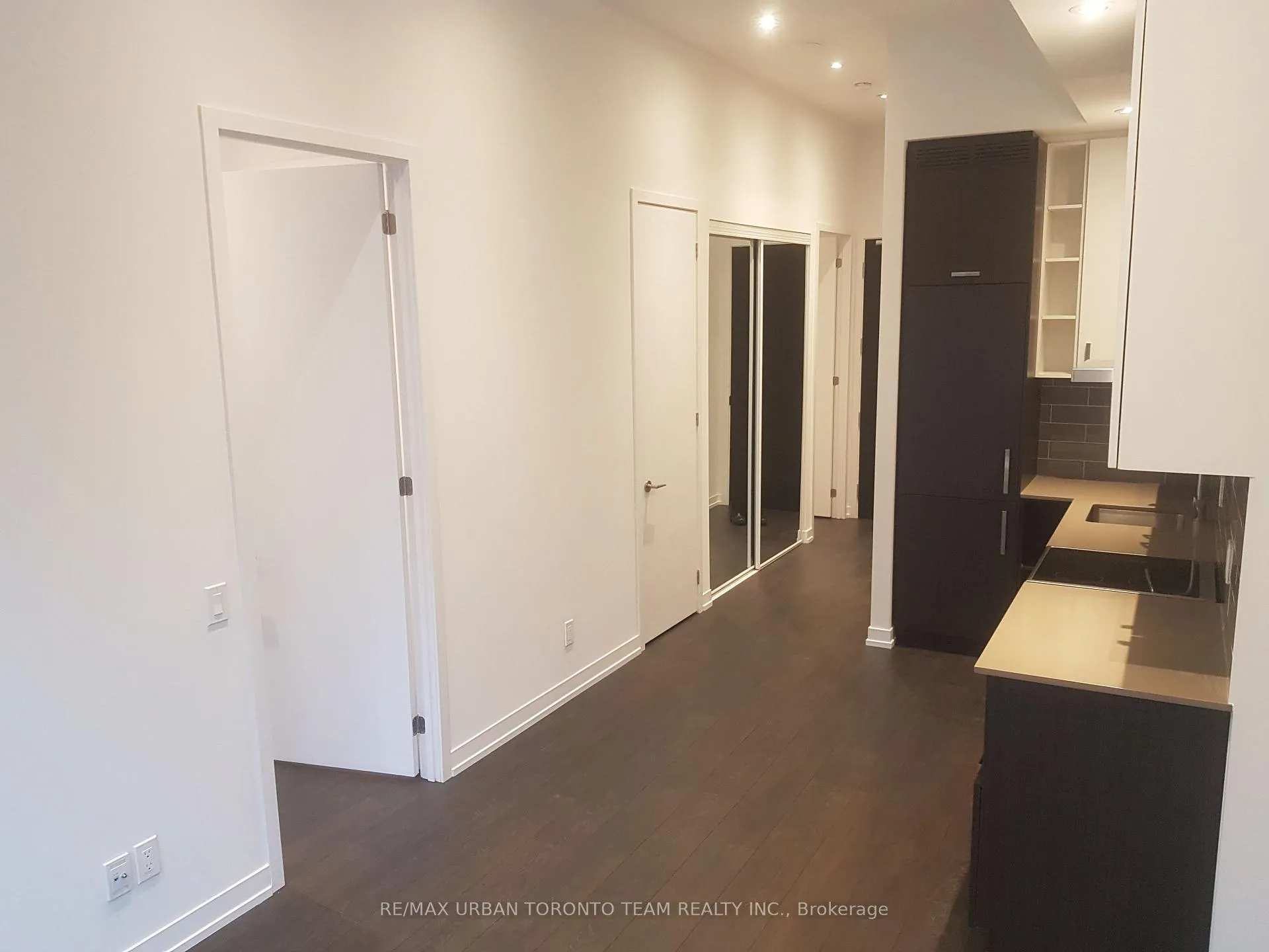 Photo 5 of Unit 202, 125 Redpath Avenue, Toronto, Mount Pleasant East — HOMEH