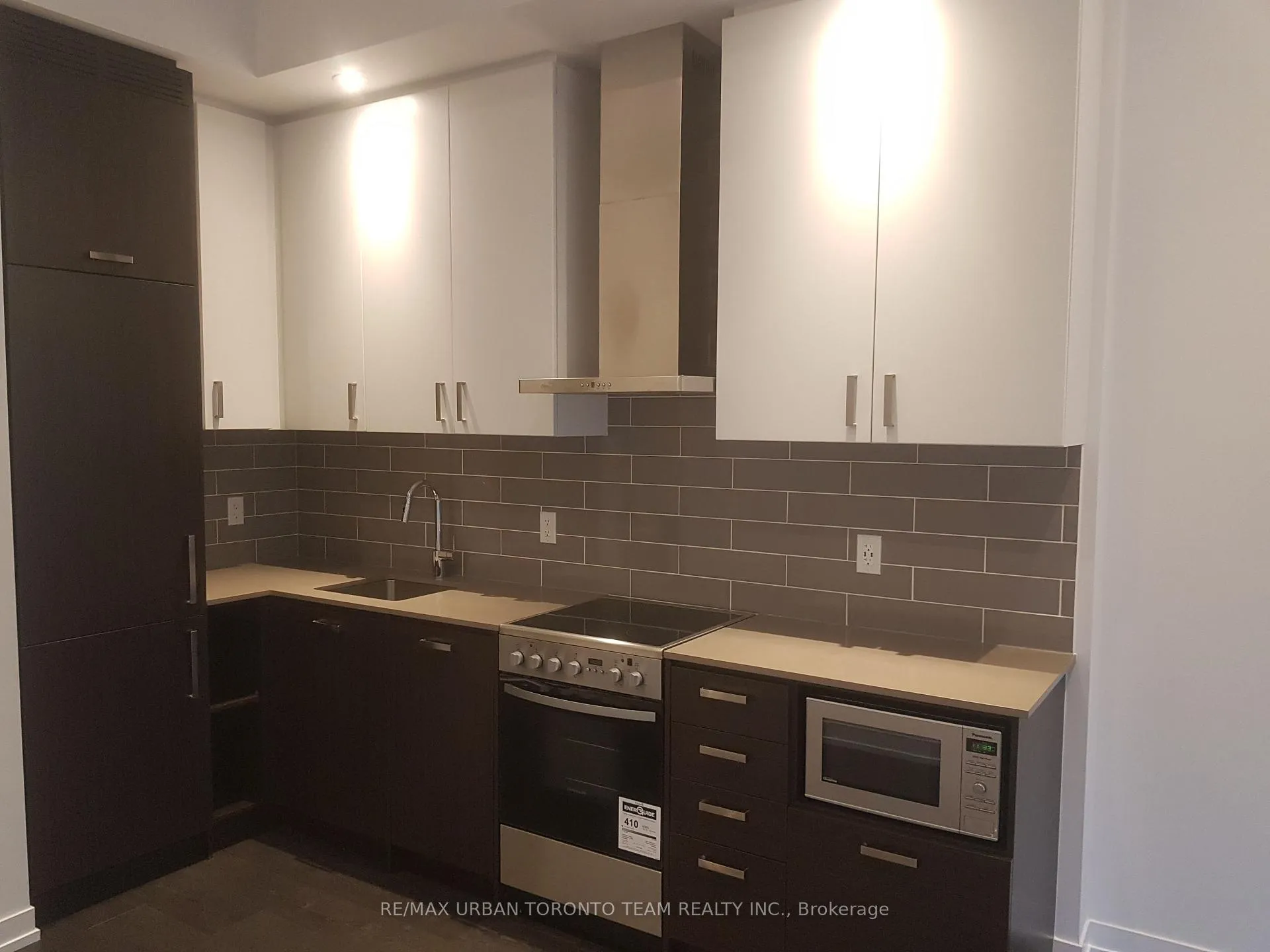 Photo 6 of Unit 202, 125 Redpath Avenue, Toronto, Mount Pleasant East — HOMEH