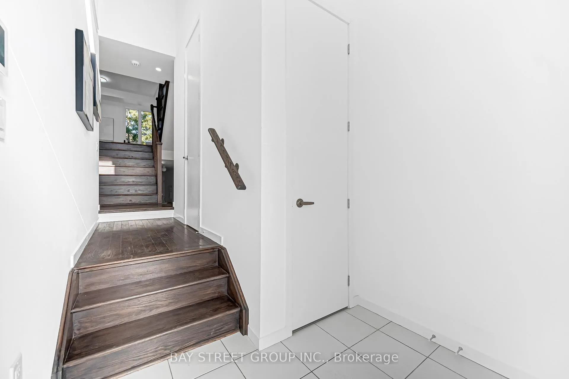 Photo 3 of 27 Armillo Place, Markham, Wismer — HOMEH