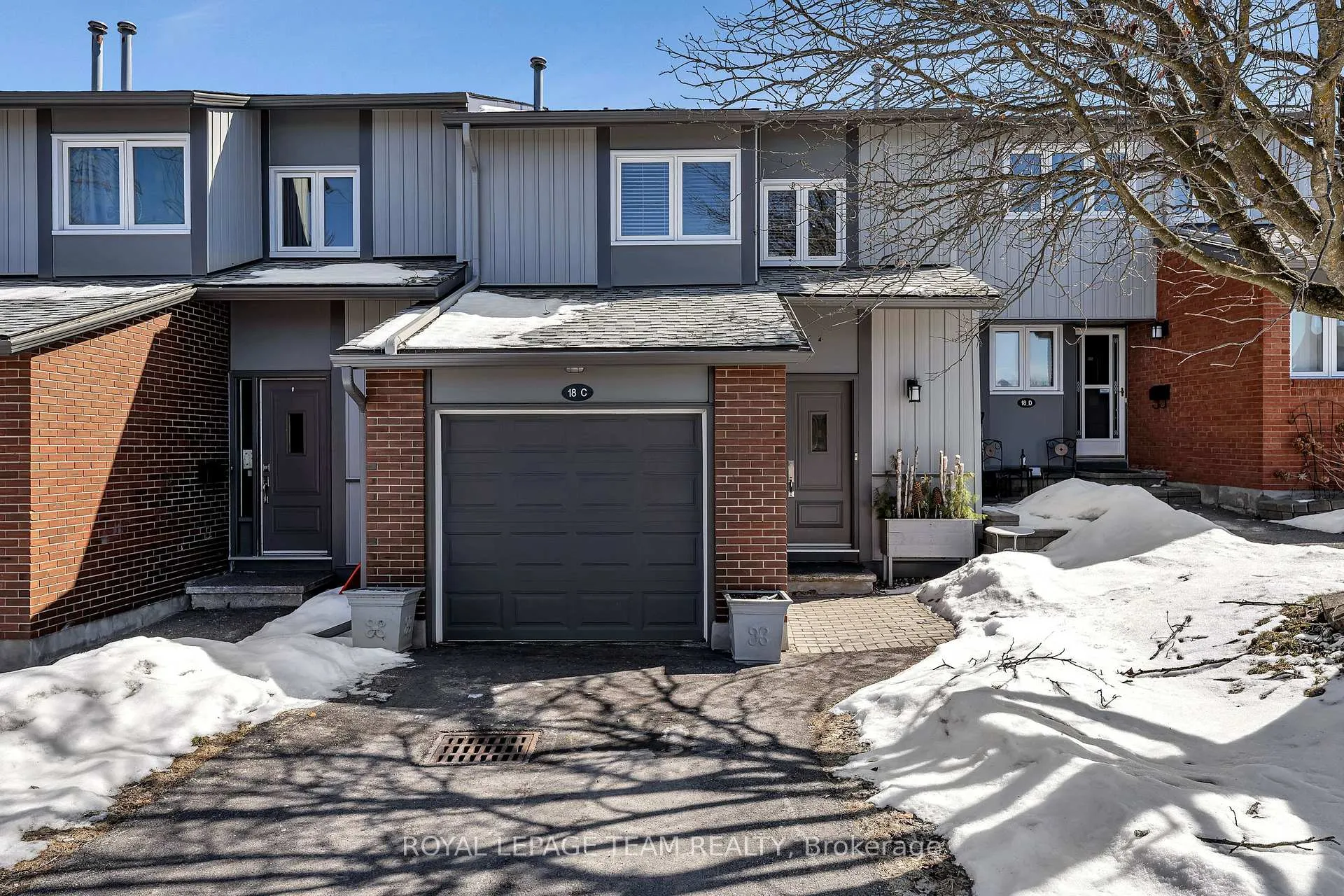 Front of Unit C, 18 Benlea Drive