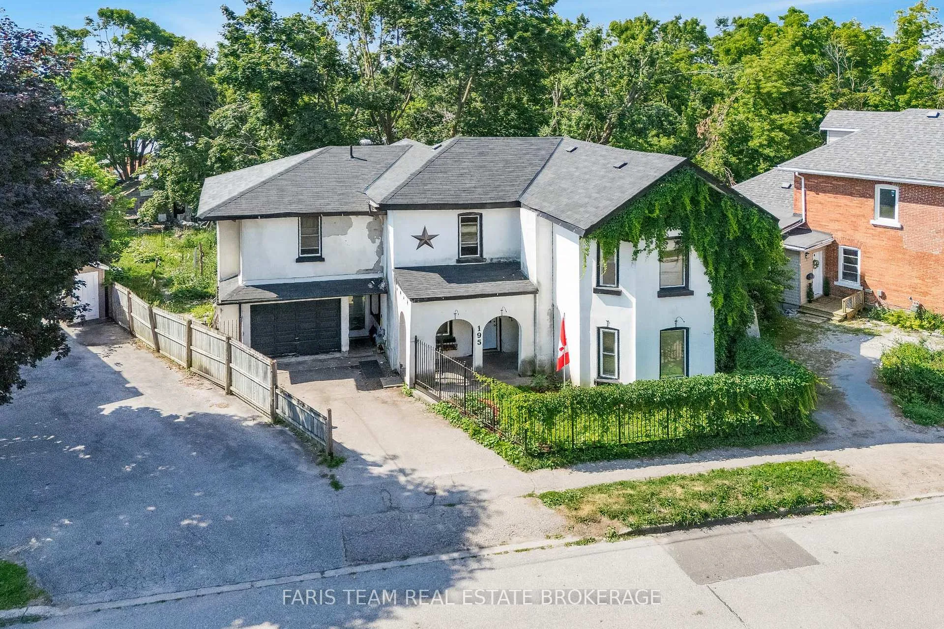 Front of 195 Nottawasaga Street