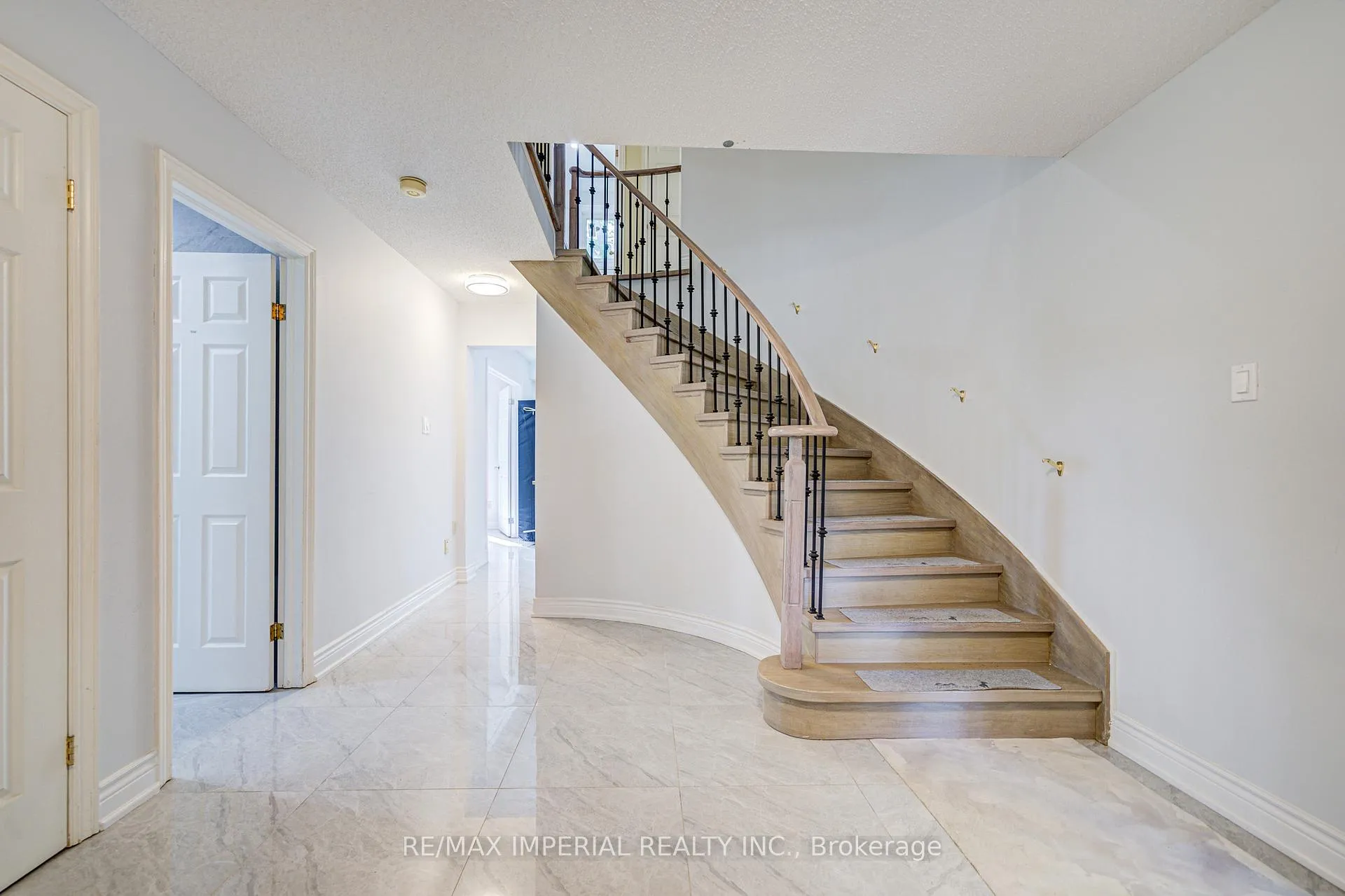 Photo 4 of Unit B-1, 36 Marlena Drive, Scarborough, West Hill — HOMEH