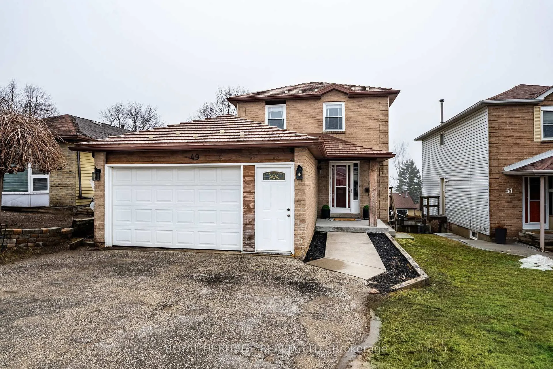 Photo 2 of 49 Browning Trail, Barrie, Letitia Heights — HOMEH