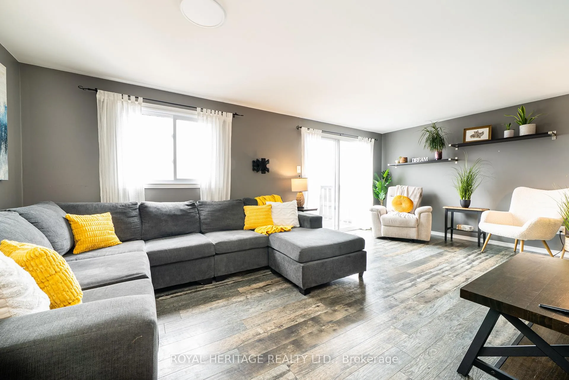 Photo 9 of 49 Browning Trail, Barrie, Letitia Heights — HOMEH