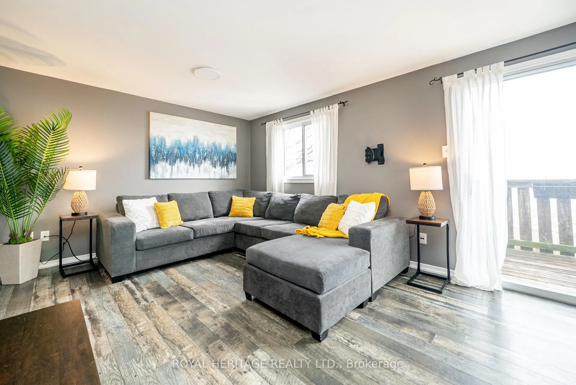 Photo 10 of 49 Browning Trail, Barrie, Letitia Heights — HOMEH