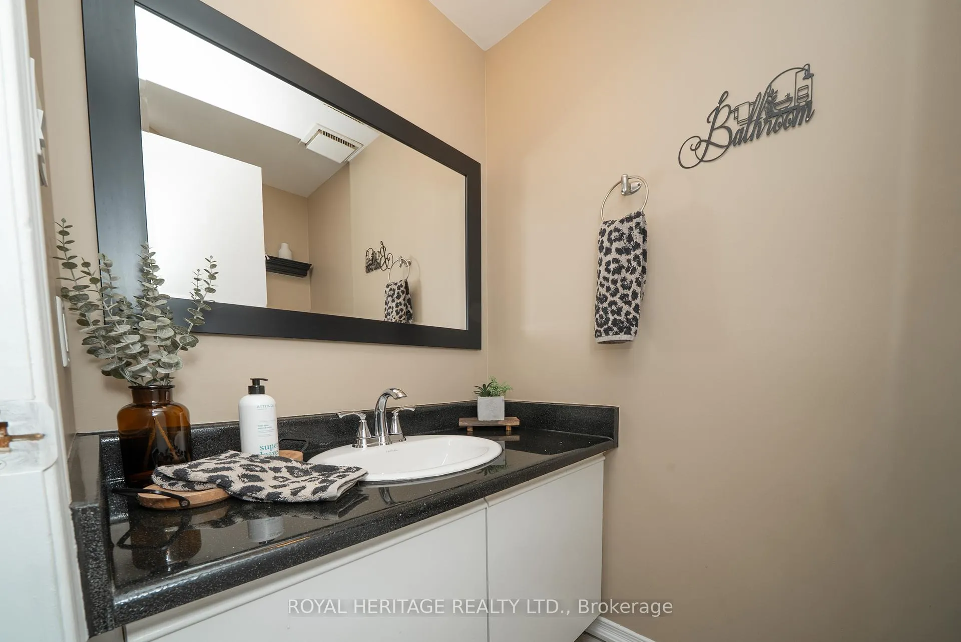 Photo 14 of 49 Browning Trail, Barrie, Letitia Heights — HOMEH